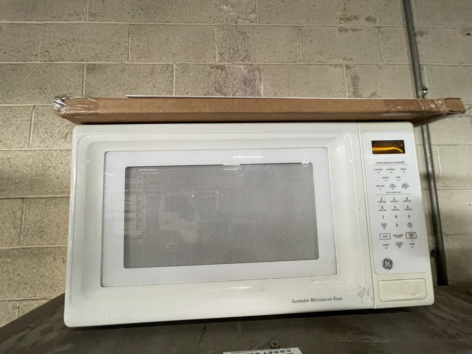 LOT - REFRIGERATOR AND MICROWAVE - Image 2 of 2