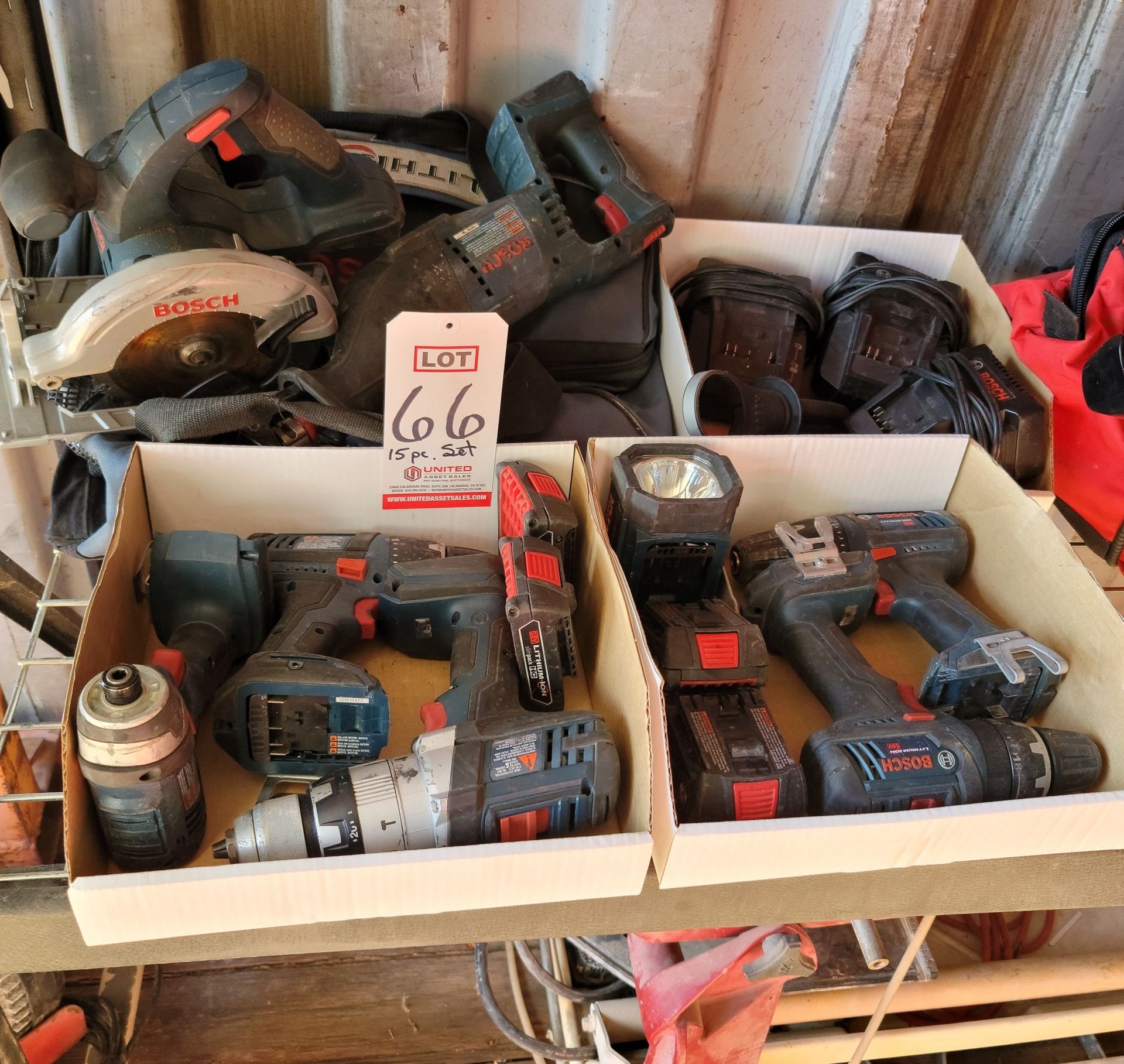 LOT - 17-PIECE BOSCH CORDLESS SET: (6) 18V BATTERIES, (4) DRILL MOTORS, (2) 1/4" IMPACT DRIVERS, (3)