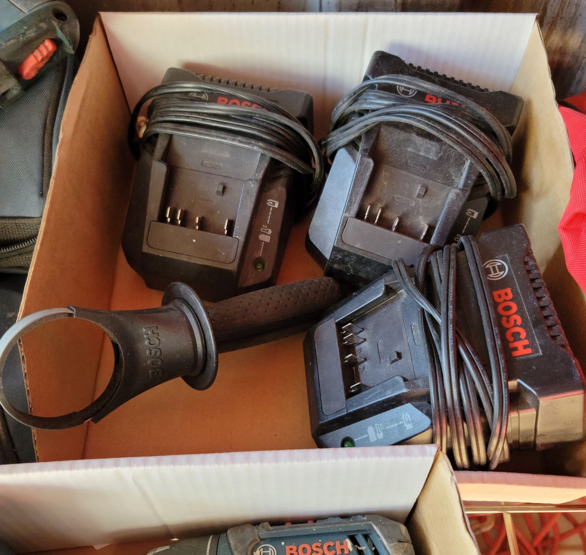 LOT - 17-PIECE BOSCH CORDLESS SET: (6) 18V BATTERIES, (4) DRILL MOTORS, (2) 1/4" IMPACT DRIVERS, (3) - Image 5 of 5