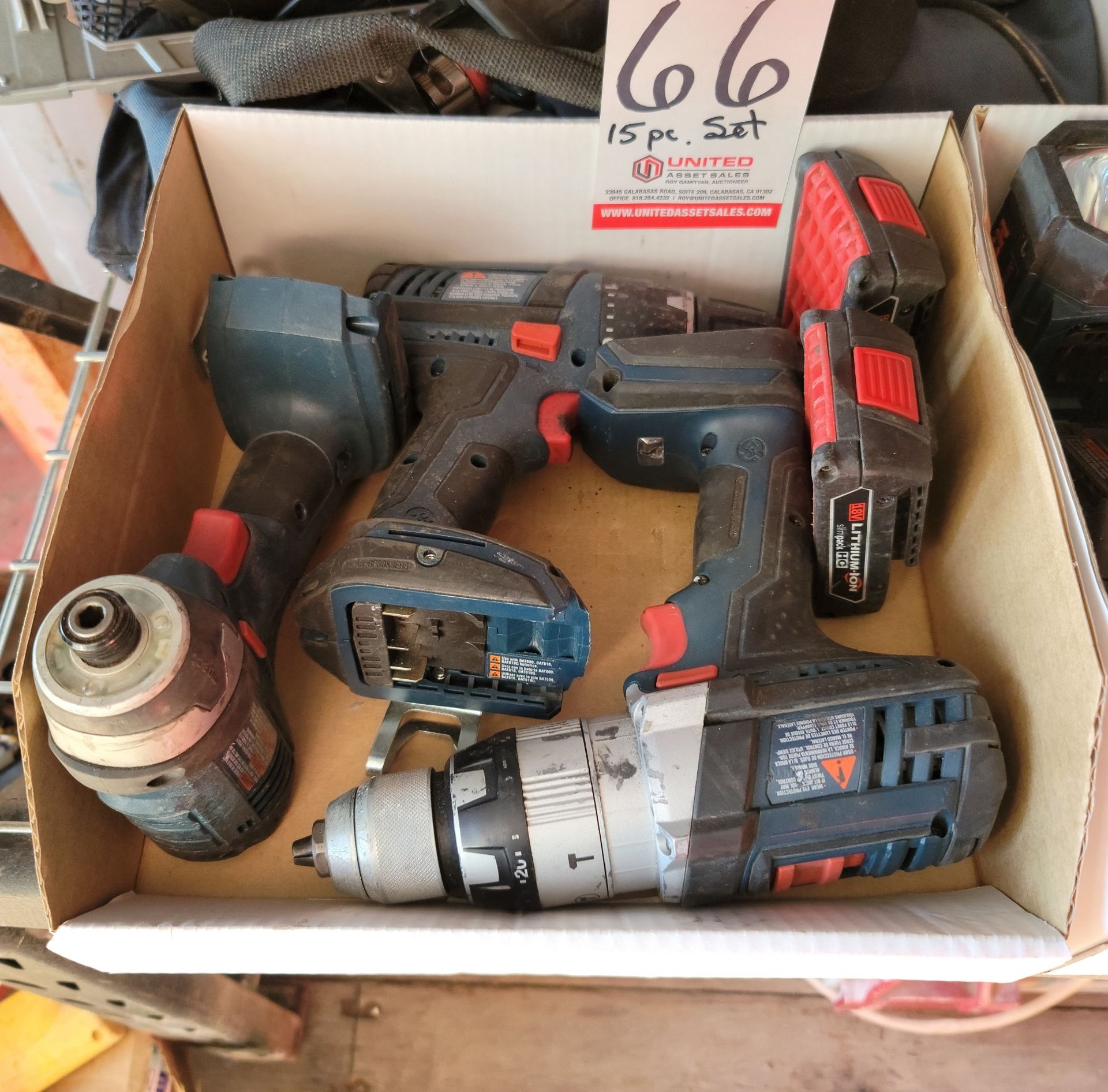 LOT - 17-PIECE BOSCH CORDLESS SET: (6) 18V BATTERIES, (4) DRILL MOTORS, (2) 1/4" IMPACT DRIVERS, (3) - Image 3 of 5