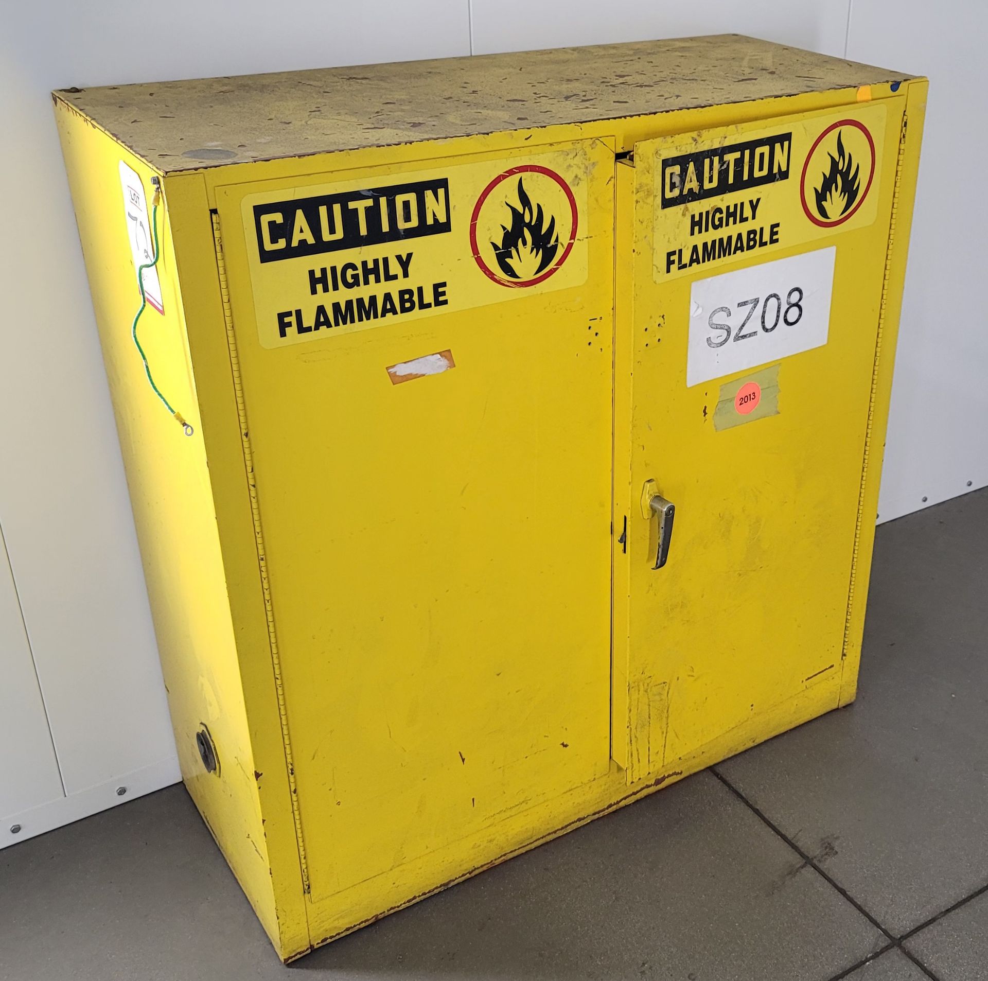 2-DOOR FLAMMABLE LIQUIDS STORAGE CABINET (LOCATION: BUILDING 6)