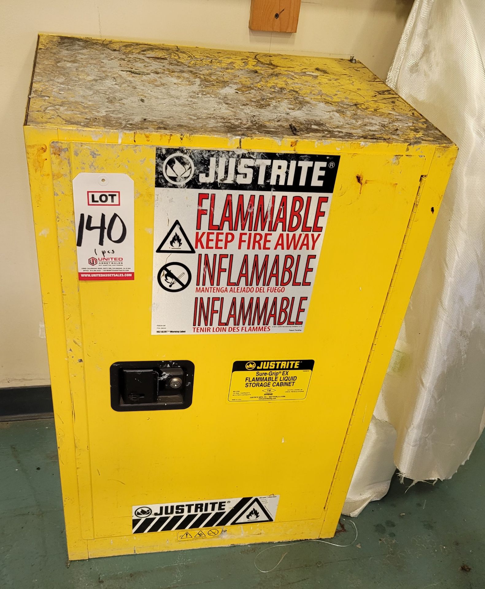 12-GALLON CAPACITY FLAMMABLE LIQUIDS STORAGE CABINET (LOCATION: BUILDING 15 MAIN)