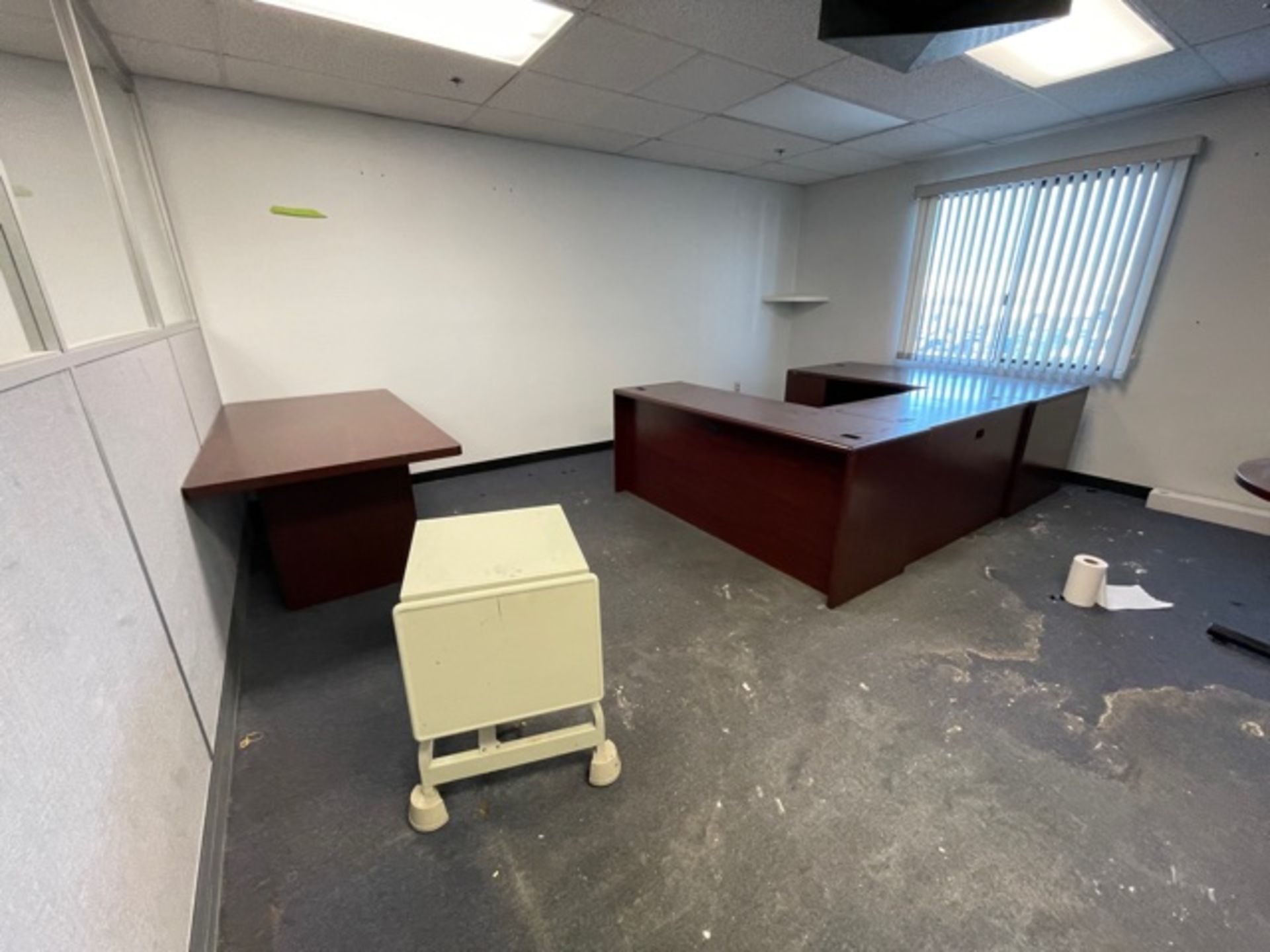 LOT - MISC OFFICE FURNITURE (LOCATION: BUILDING 1-UPSTAIRS) - Image 6 of 7