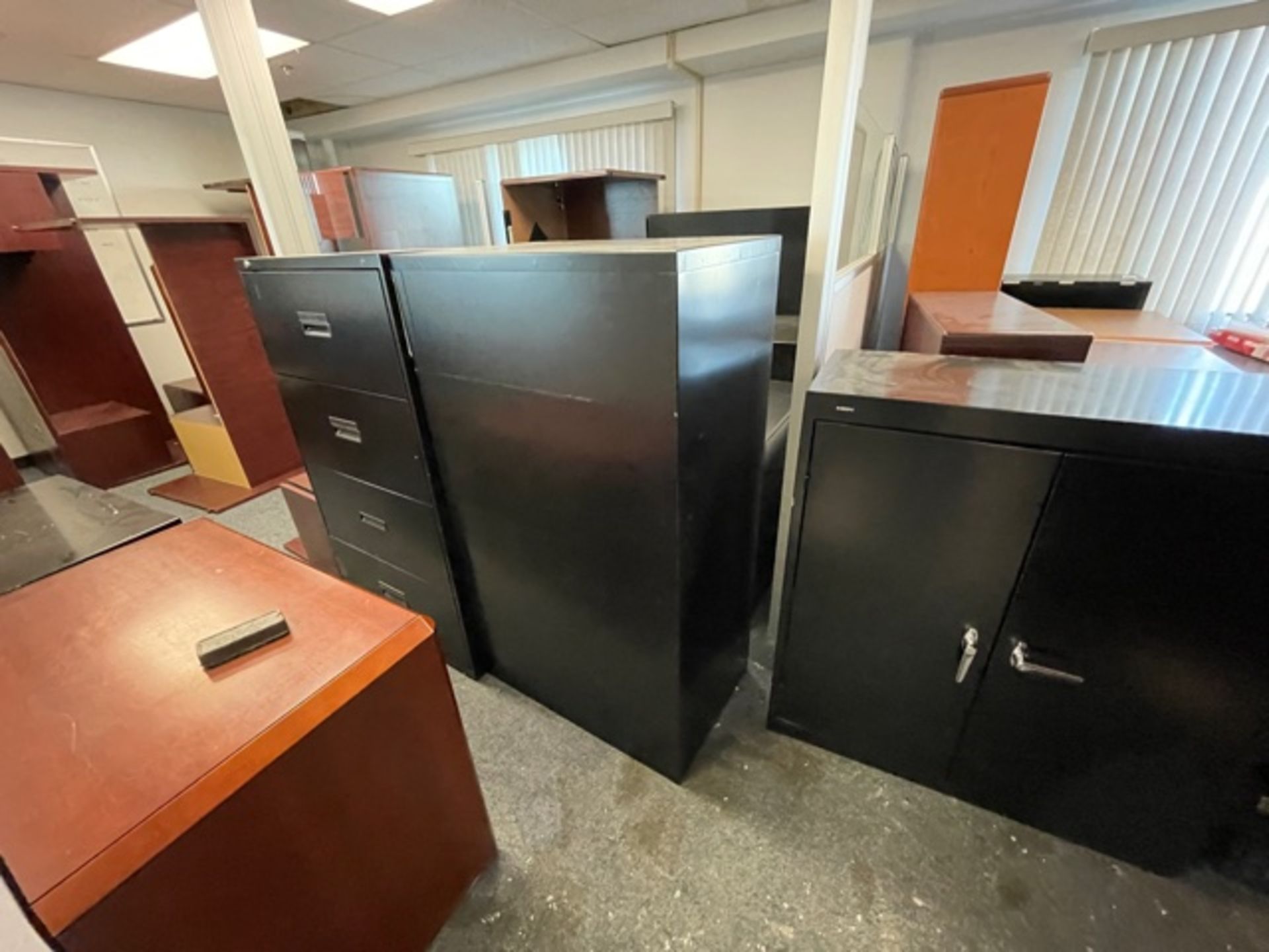 LOT - MISC OFFICE FURNITURE (LOCATION: BUILDING 1-UPSTAIRS) - Image 5 of 7