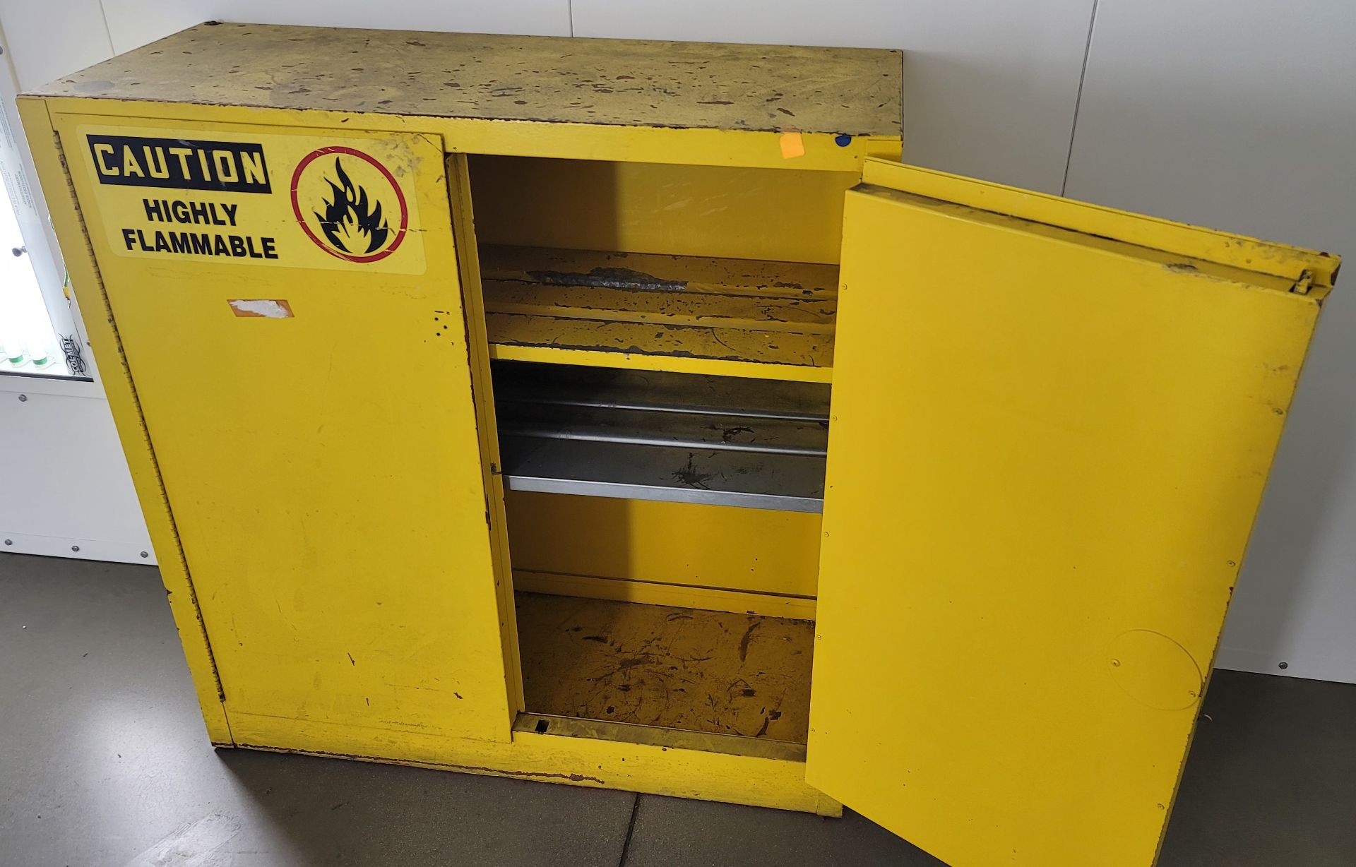 2-DOOR FLAMMABLE LIQUIDS STORAGE CABINET (LOCATION: BUILDING 6) - Image 2 of 2