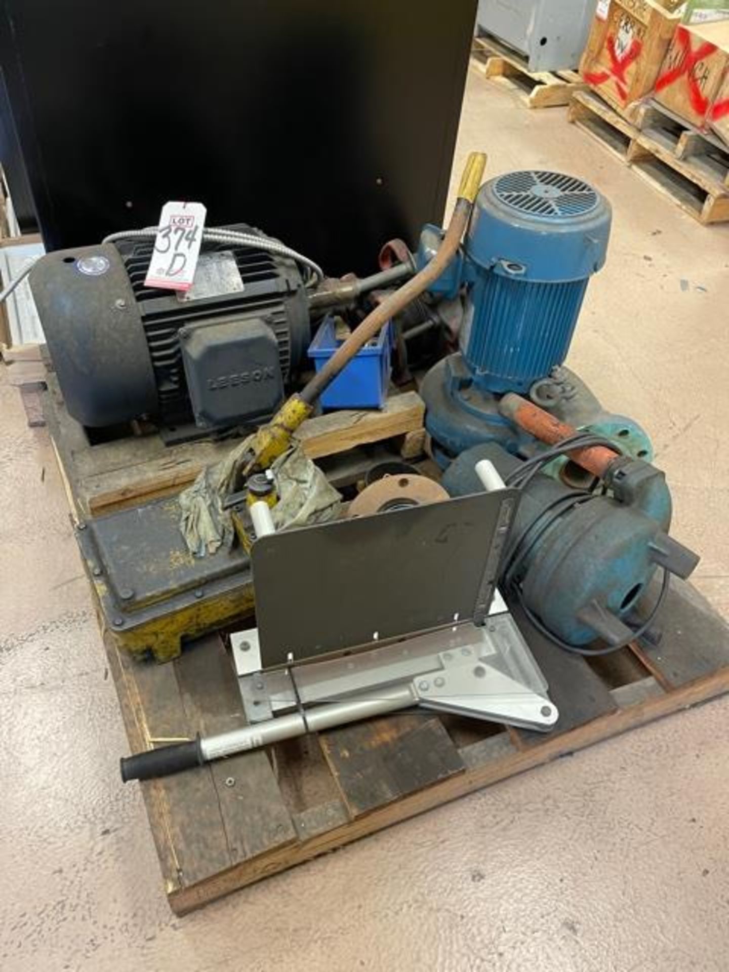 LOT - MIXED PALLET OF LEESON 15 HP ELECTRIC MOTOR, UNIMOUNT 125 ENCLOSED MOTOR, LARGE THREADING DIE,