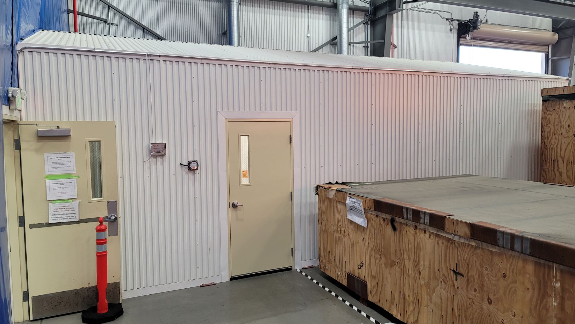 TMI SAVE-T SCREEN-PRO PASS-THRU ENCLOSURE, APPROX. 32' X 9', W/ (2) ELECTRIC ROLL UP DOORS AND (1) - Image 6 of 7