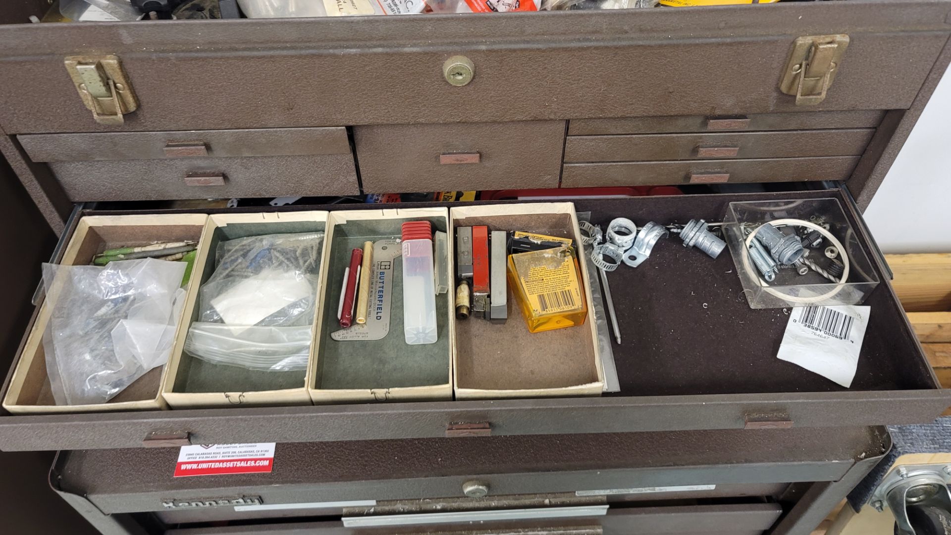 KENNEDY TOOL CART W/ TOP BOX, W/ CONTENTS: HAND TOOLS AND SHOP SUPPLIES - Image 4 of 12