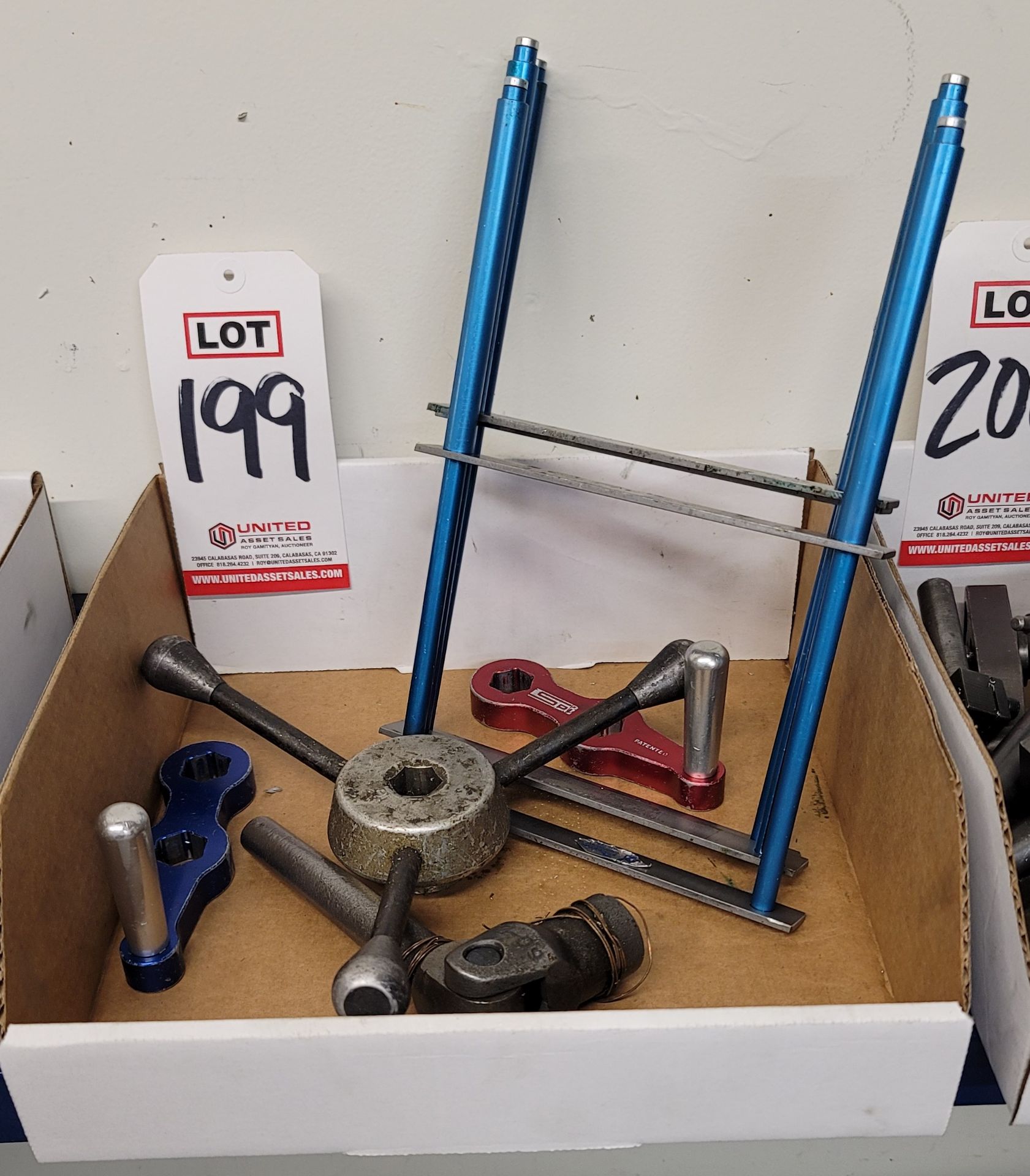 LOT - VISE RELATED ITEMS