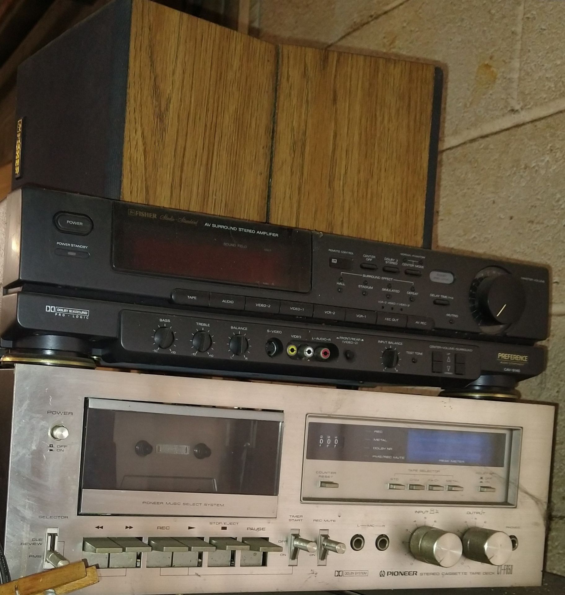 LOT - TV AND ASSORTED ELECTRONICS - Image 2 of 3