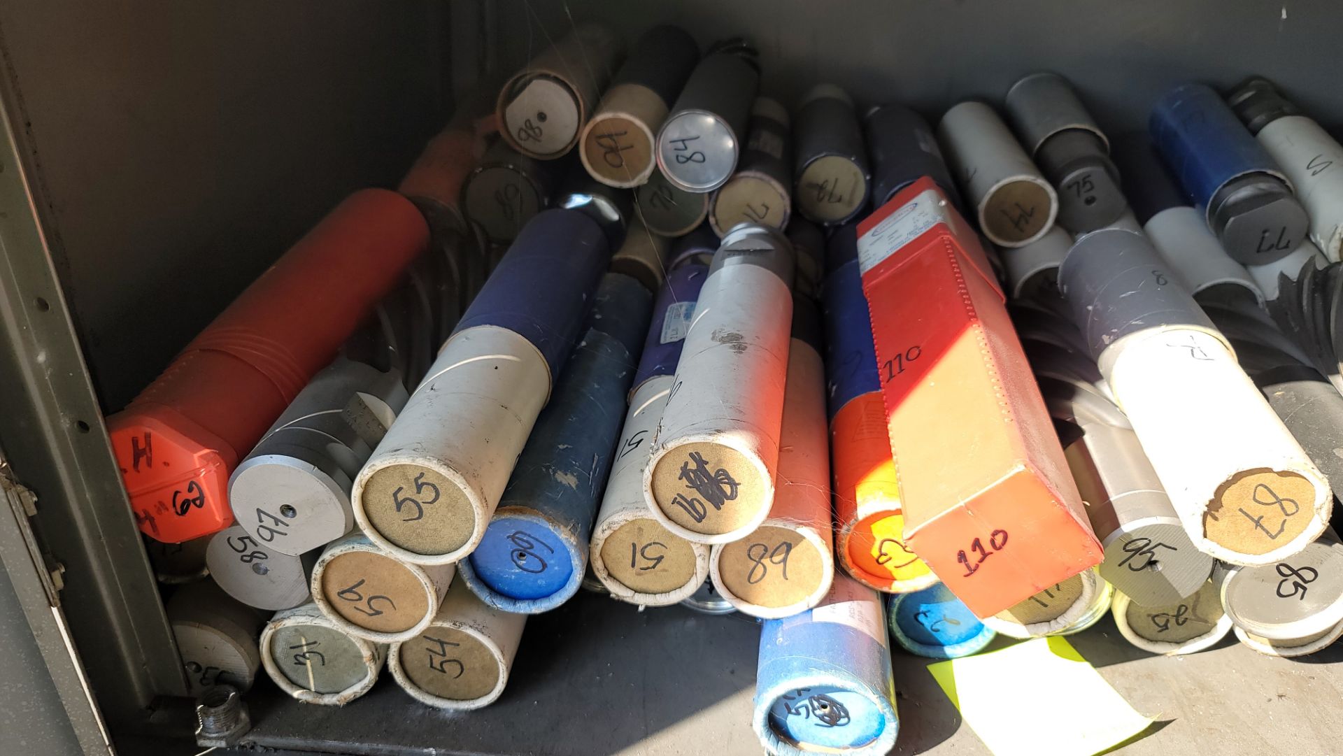 LOT - CONTENTS OF BOTTOM (3) CABINET SHELVES, TO INCLUDE: LARGE END MILLS, LATHE TOOL HOLDERS, - Image 6 of 7