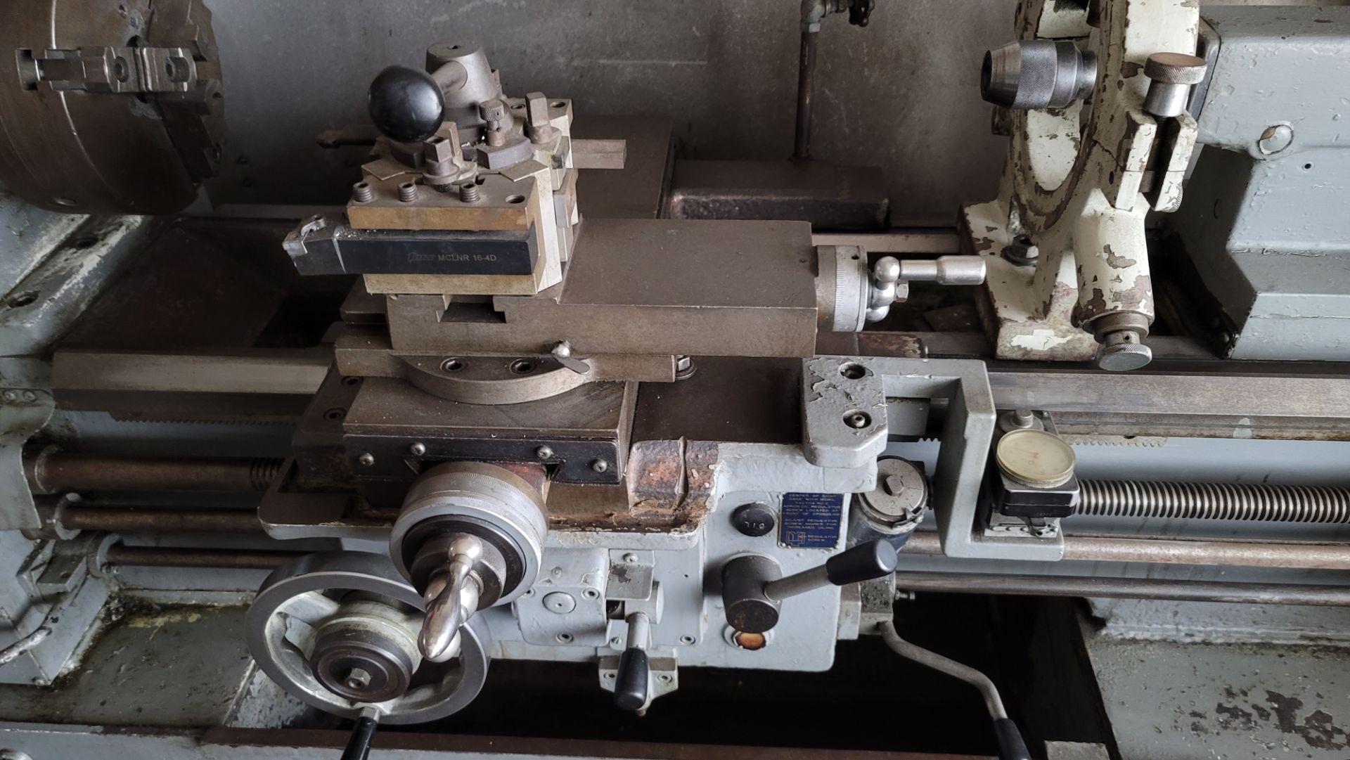 CADILLAC 17" X 33" ENGINE LATHE, MODEL 1733, STEADY REST, 10" 3-JAW CHUCK, 2" SPINDLE BORE, 1800 - Image 4 of 6