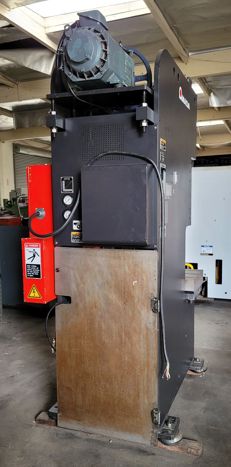 2006 AMADA TP45EX VARIABLE SPEED GAP FRAME PRESS, 45-TON CAPACITY, AMADA TOUCH SCREEN CONTROL, POWER - Image 6 of 8