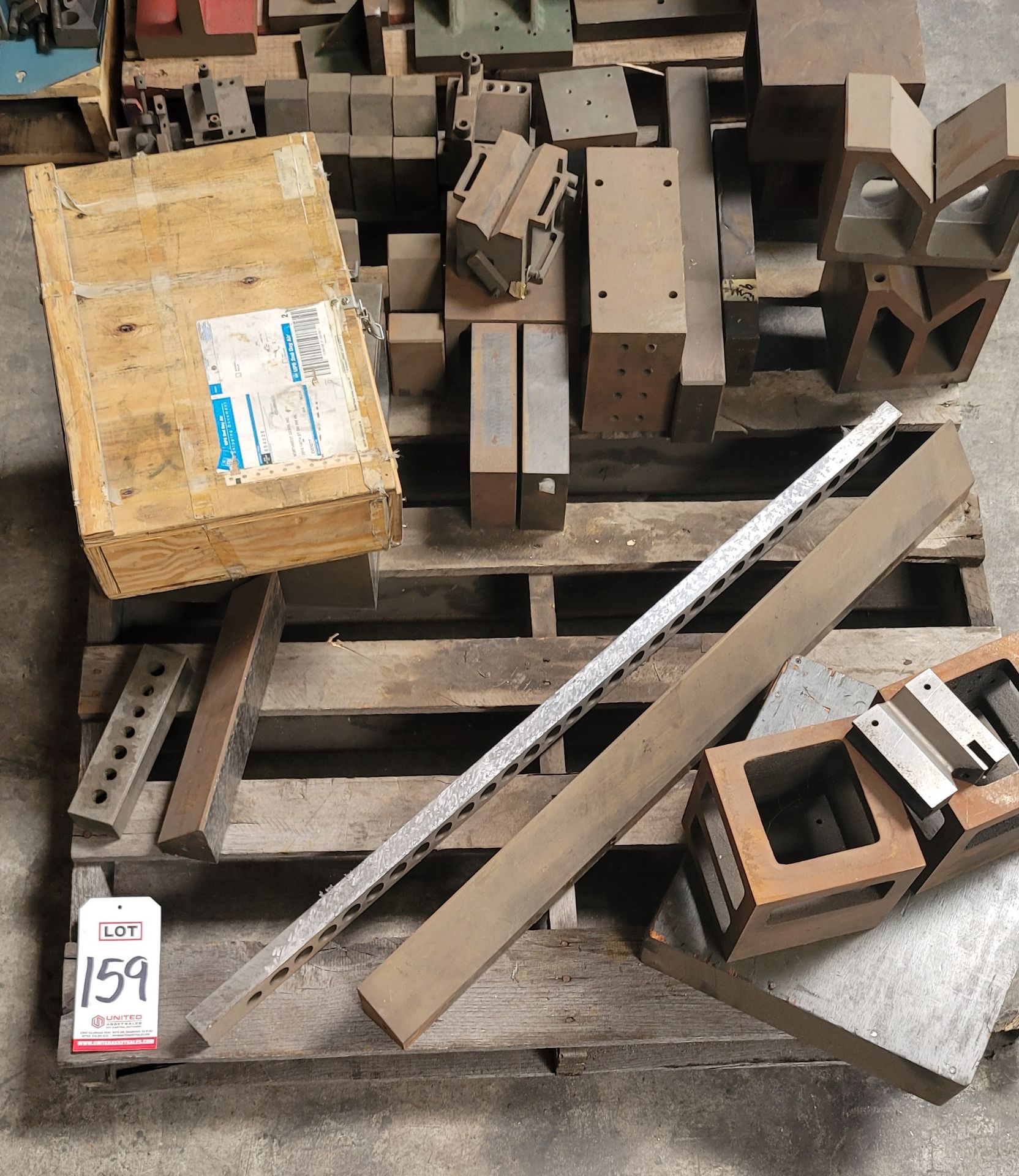 LOT - PALLET FULL OF ANGLE BLOCKS AND MACHINERY REBUILD TOOLS