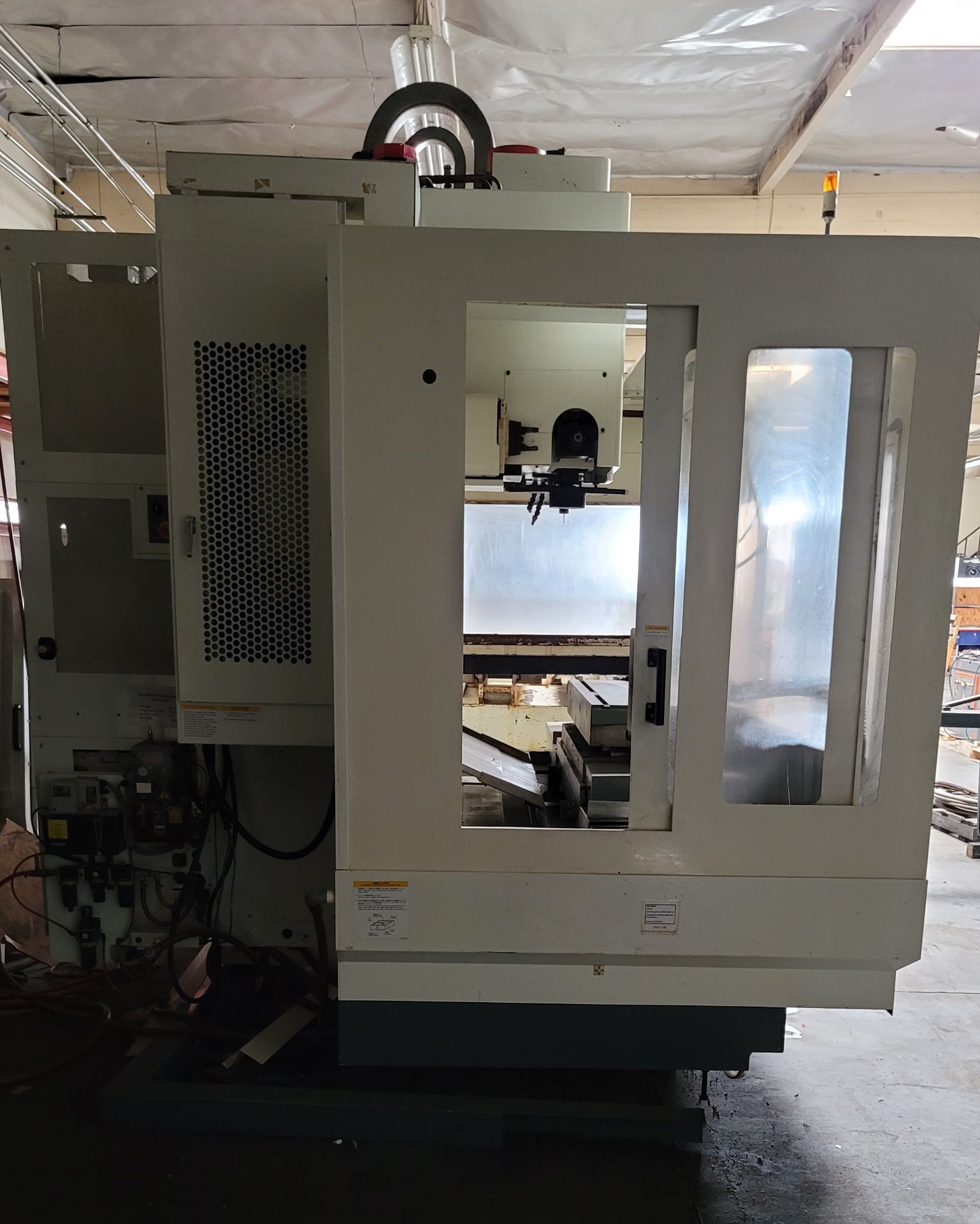 KITAMURA MYCENTER-4 CNC VERTICAL MACHINING CENTER, PALLET SHUTTLE CHANGER, FANUC M16IM, XYZ TRAVELS: - Image 2 of 10