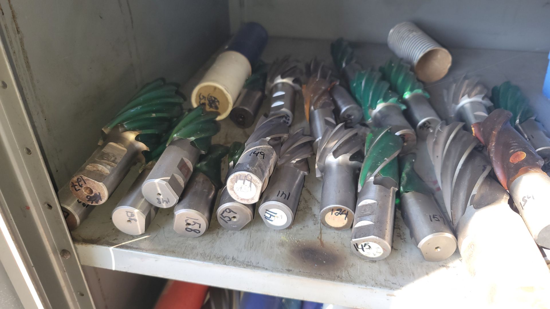 LOT - CONTENTS OF BOTTOM (3) CABINET SHELVES, TO INCLUDE: LARGE END MILLS, LATHE TOOL HOLDERS, - Image 4 of 7