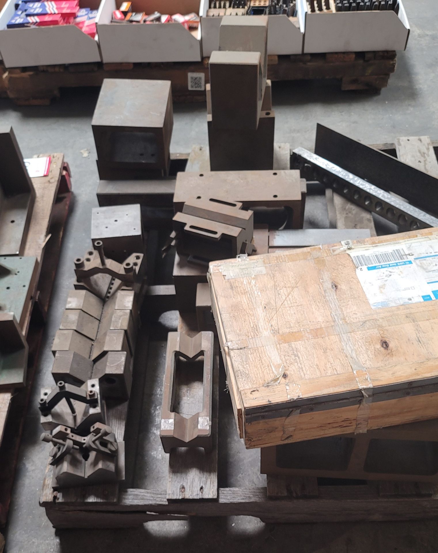 LOT - PALLET FULL OF ANGLE BLOCKS AND MACHINERY REBUILD TOOLS - Image 4 of 4