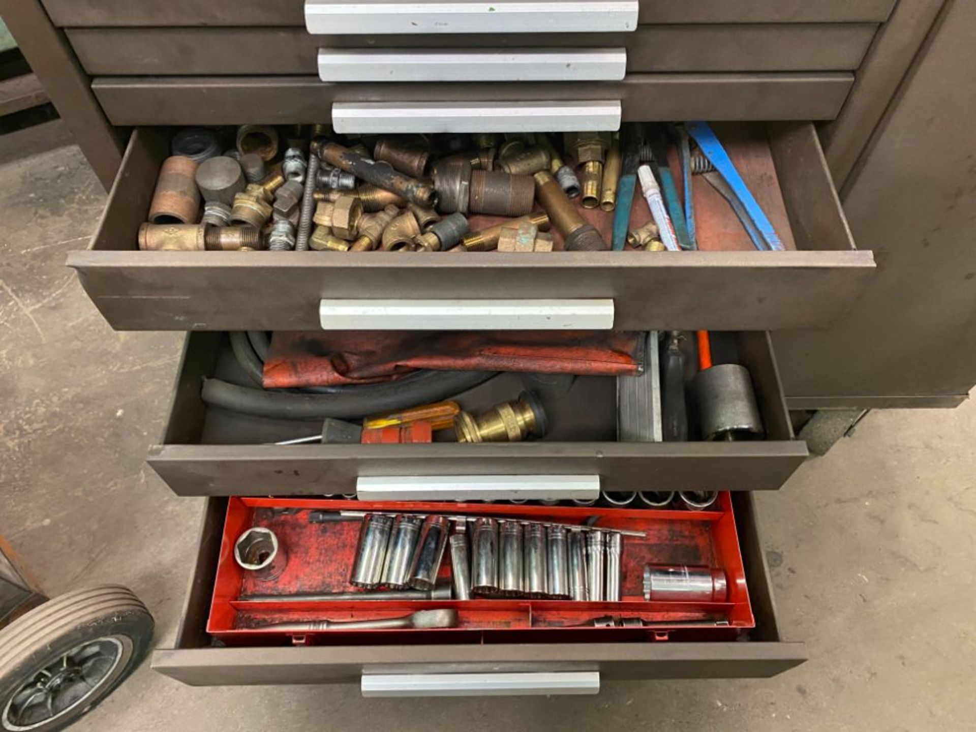 9-DRAWER KENNEDY ROLLING TOOLBOX, W/ MISC. TOOLING - Bild 2 aus 3