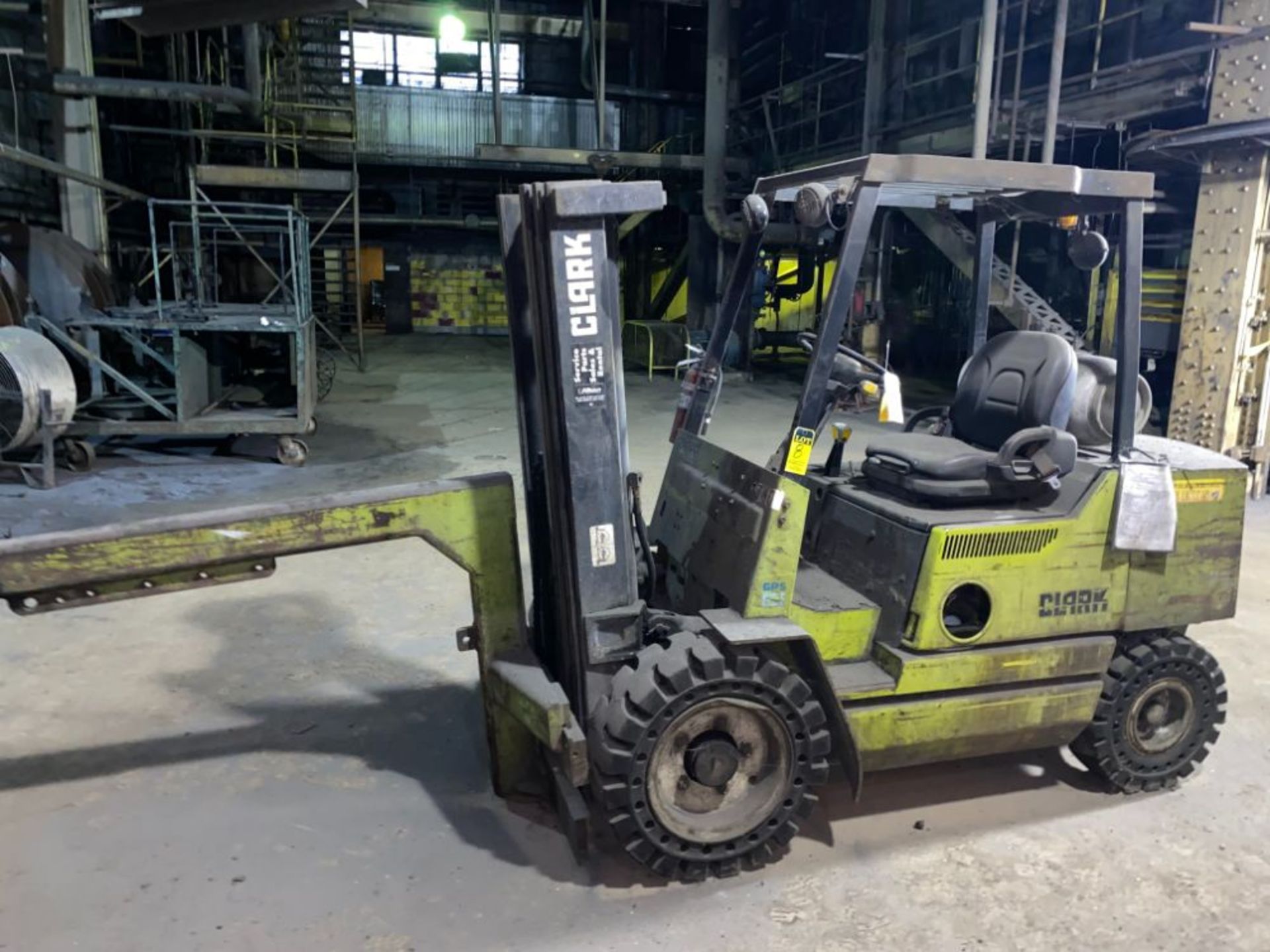 CLARK LP FORKLIFT, GPS 30, 3-STAGE MAST WITH BOOM (DOES NOT RUN)
