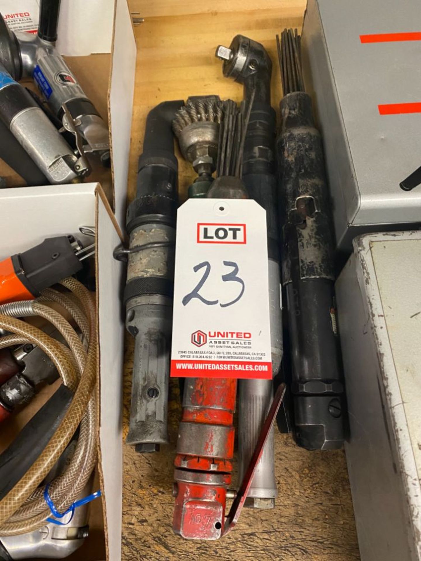 LOT - ASSORTED PNEUMATIC TOOLS