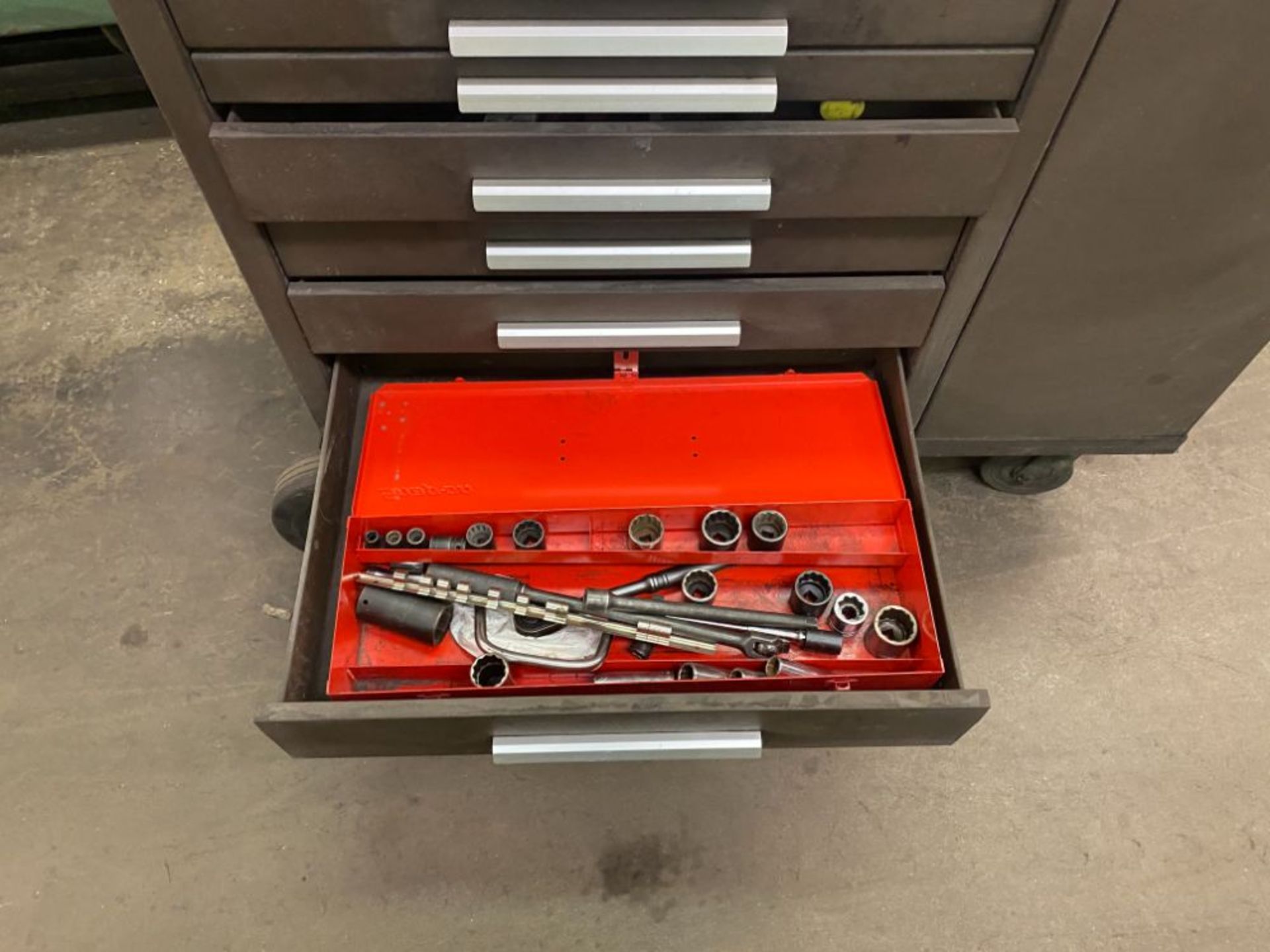 9-DRAWER KENNEDY ROLLING TOOLBOX, W/ MISC. TOOLING - Bild 2 aus 3