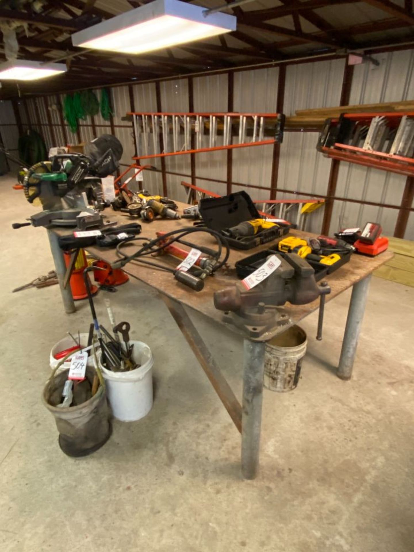 WELDING TABLE, W/ VISE