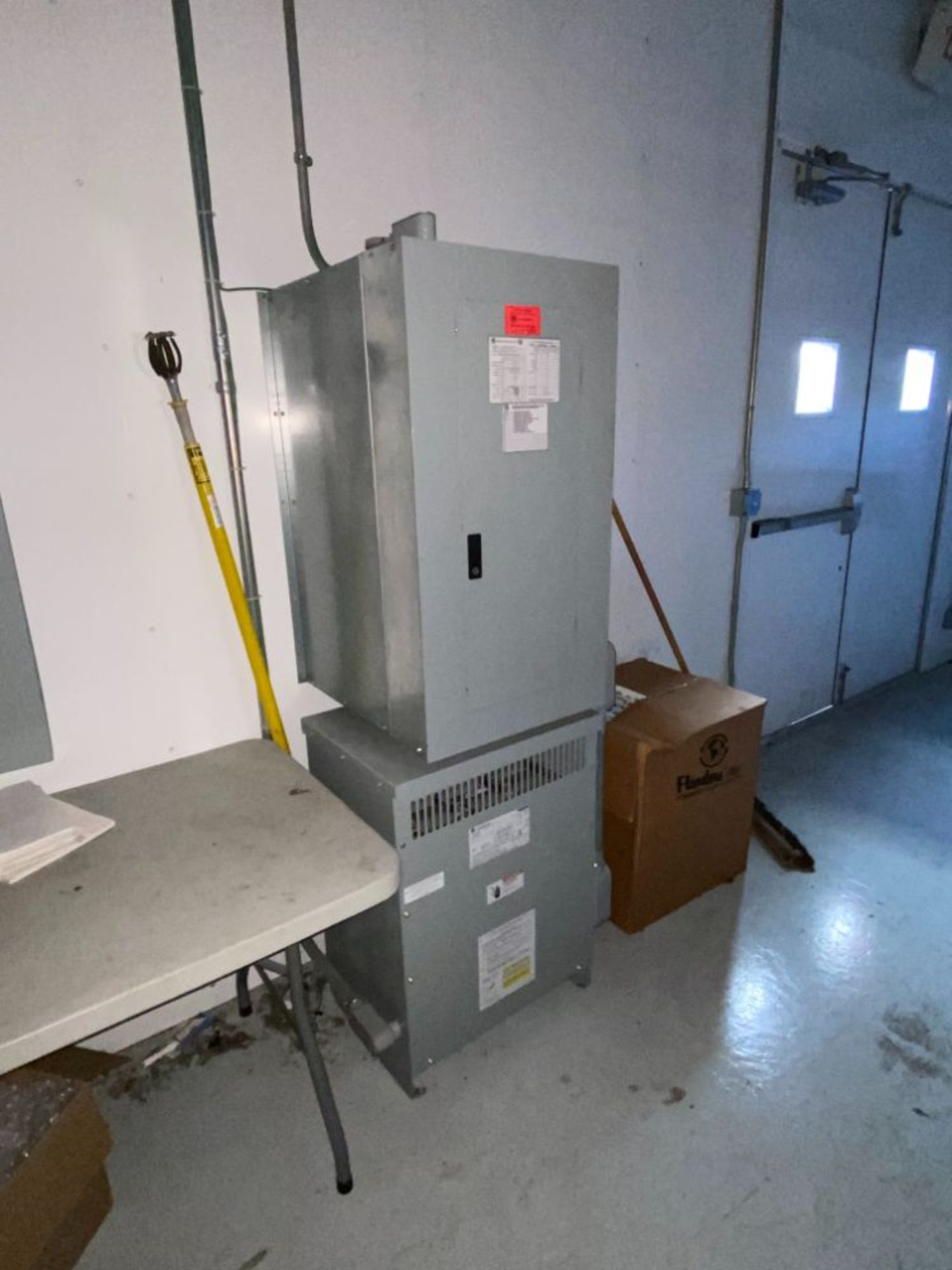 SWITCHGEAR BUILDING, W/ CONTENTS TO INCLUDE: (4) TOSHIBA T300MVI 600 HP VARIABLE FREQUENCY DRIVES - Image 6 of 7