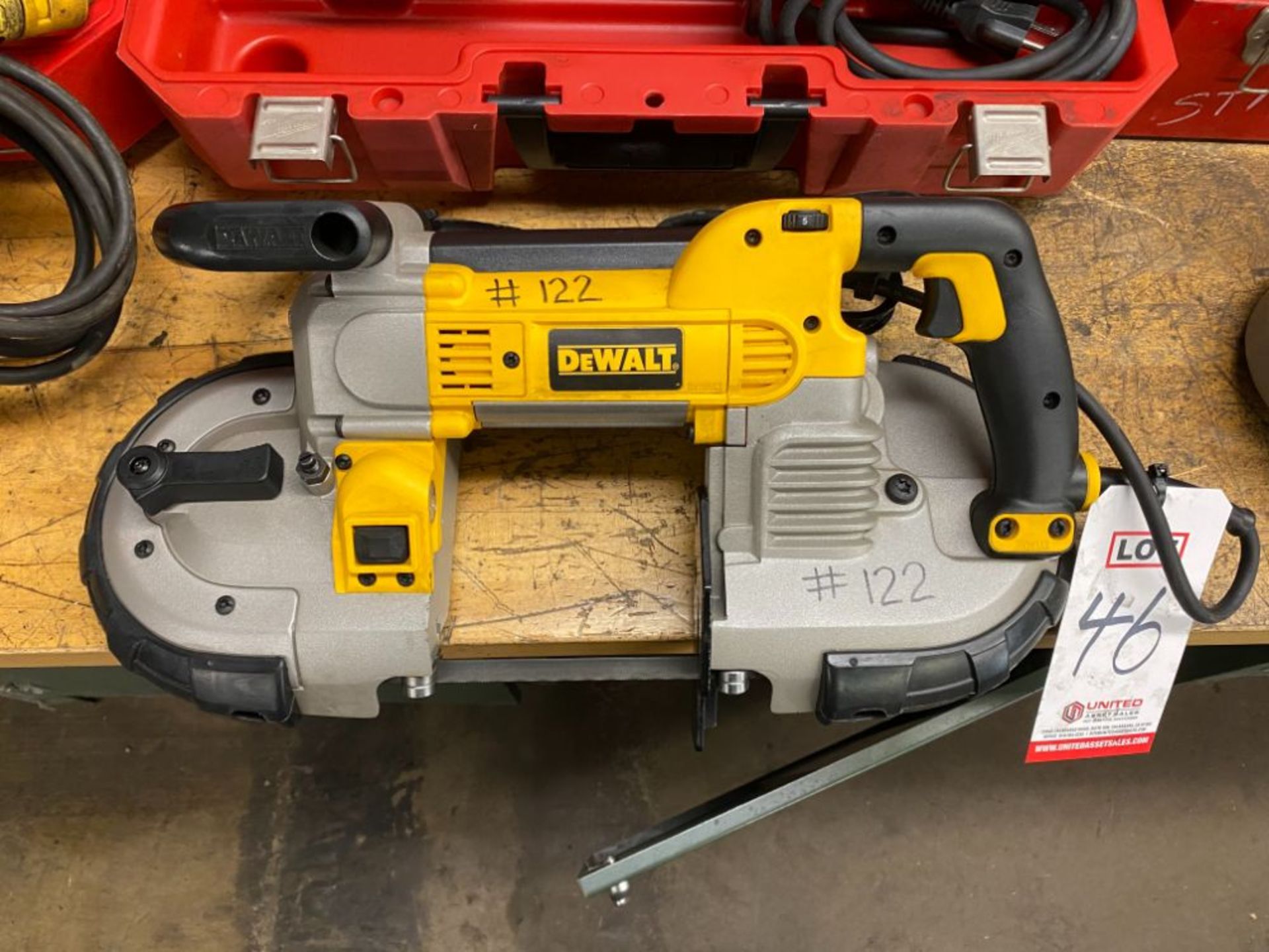 DEWALT DWM120 DEEP CUT VARIABLE SPEED BANDSAW