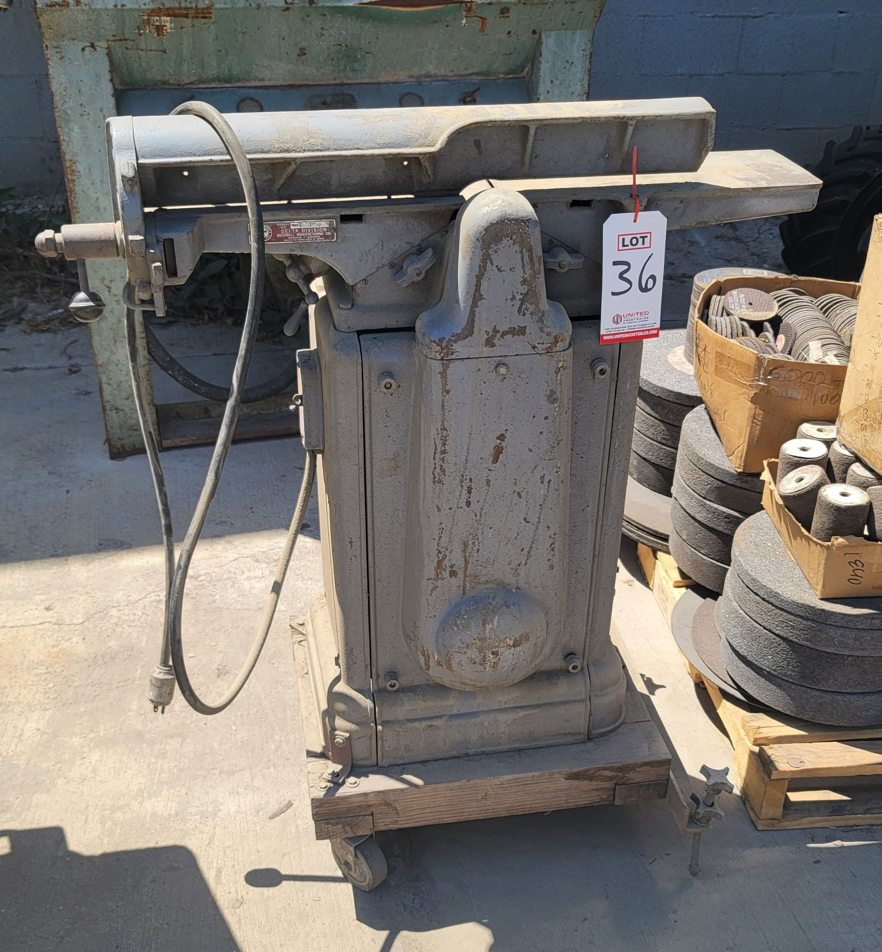 DELTA 6" JOINTER, 32" TABLE LENGTH, S/N 70-1564
