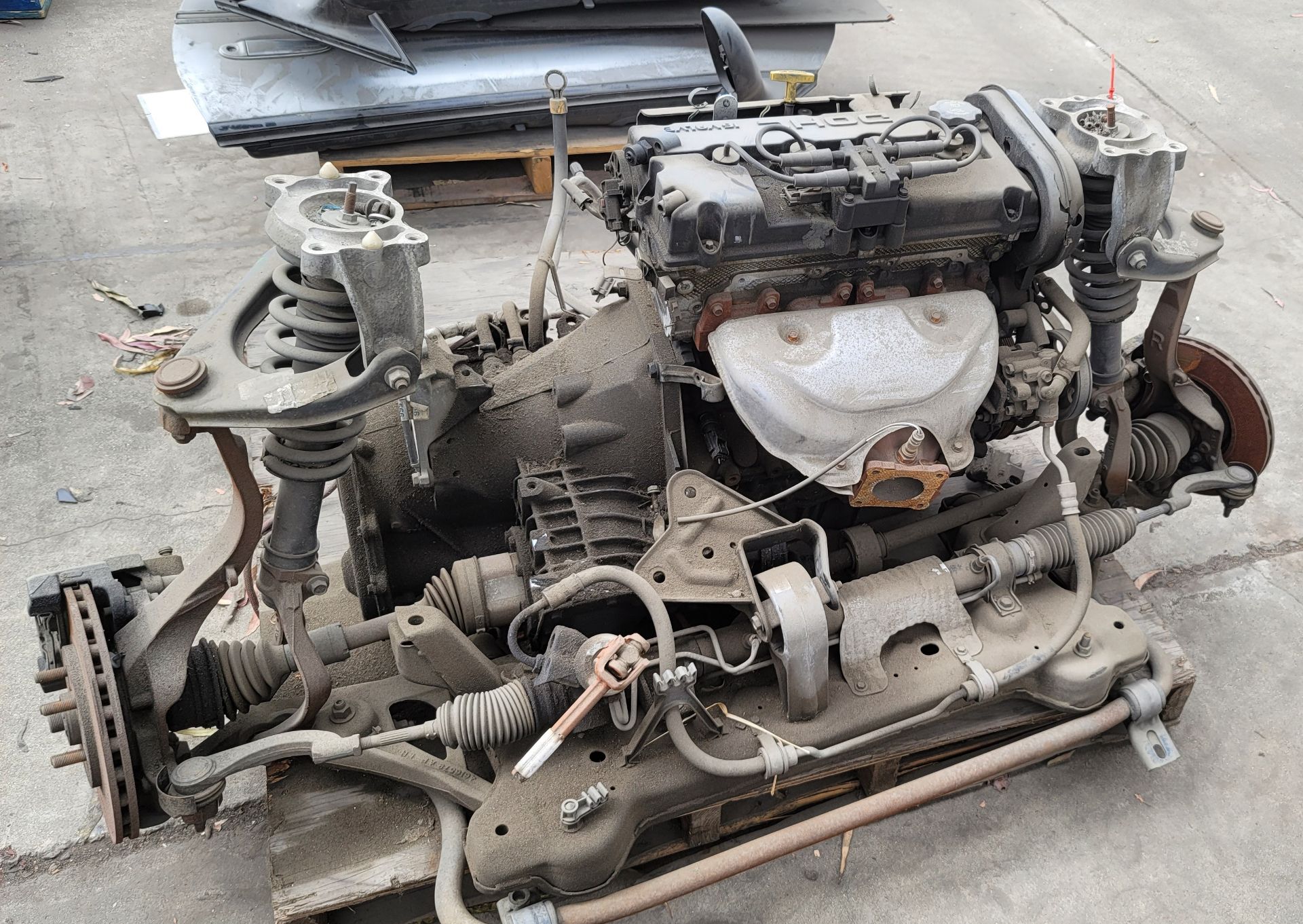 MITSUBISHI 2.4L ENGINE, TRANSMISSION AND DRIVE TRAIN FROM 2003 SEBRING CONVERTIBLE - Image 2 of 2