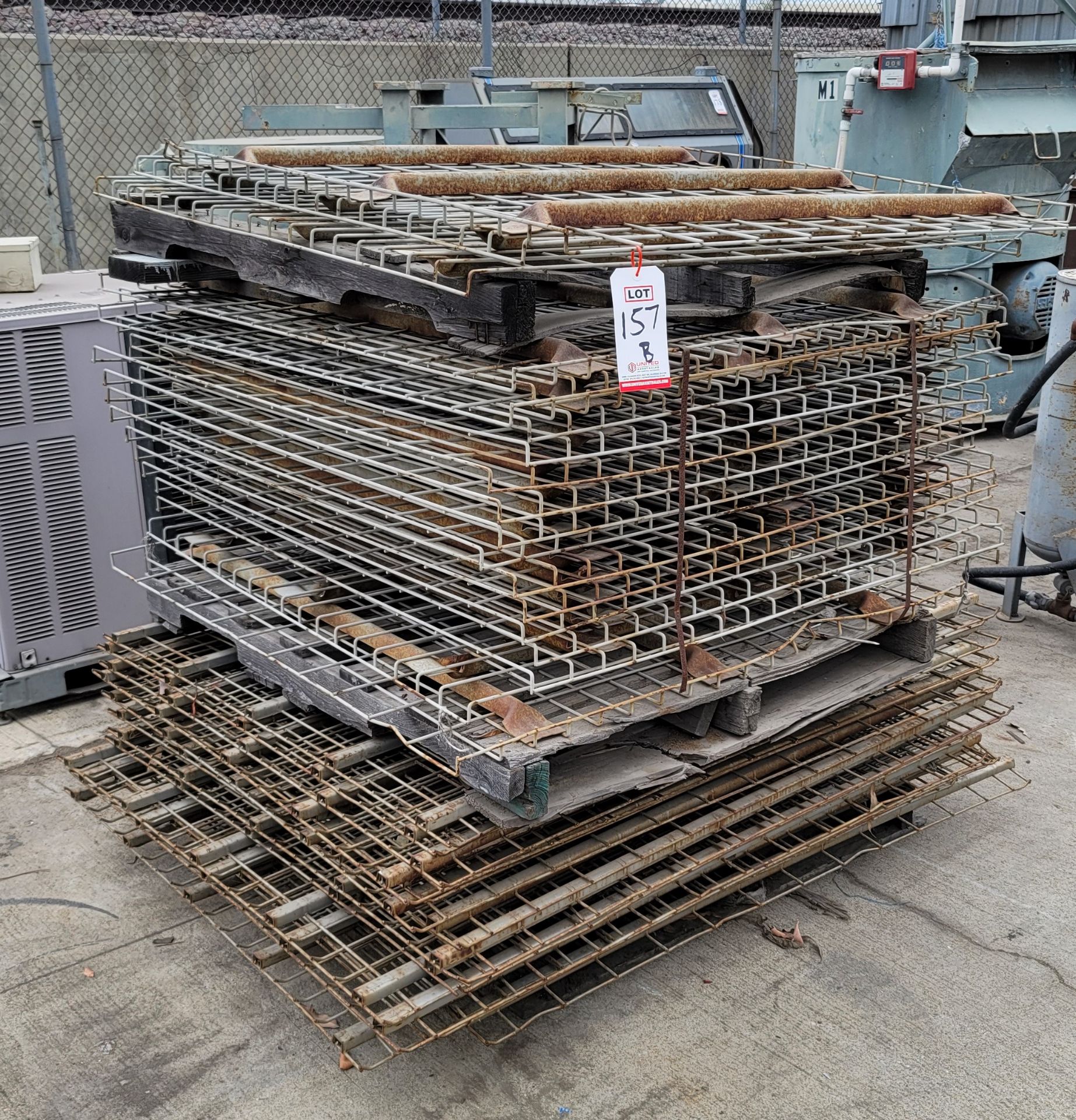 LOT - WIRE DECKING FOR PALLET RACKS