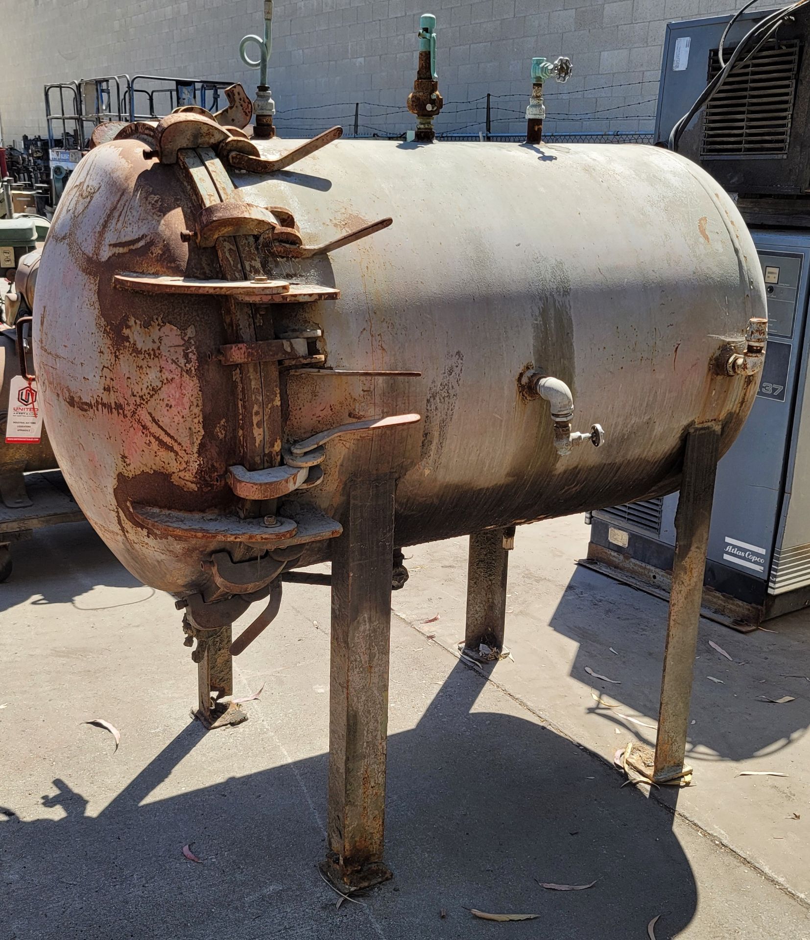 AUTOCLAVE BUILT 1968 BY BUTANE TANK CORP, S/N 70441, MAX W.P.: 100 PSI AT 450°F - Image 2 of 2