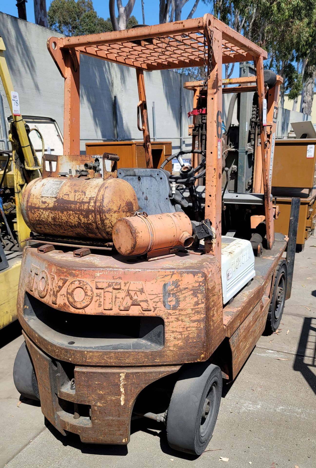 TOYOTA FORKLIFT, MODEL 4FG-20, S/N 20692, 2,000 LB CAPACITY, 2-STAGE MAST, LP GAS - Image 2 of 2