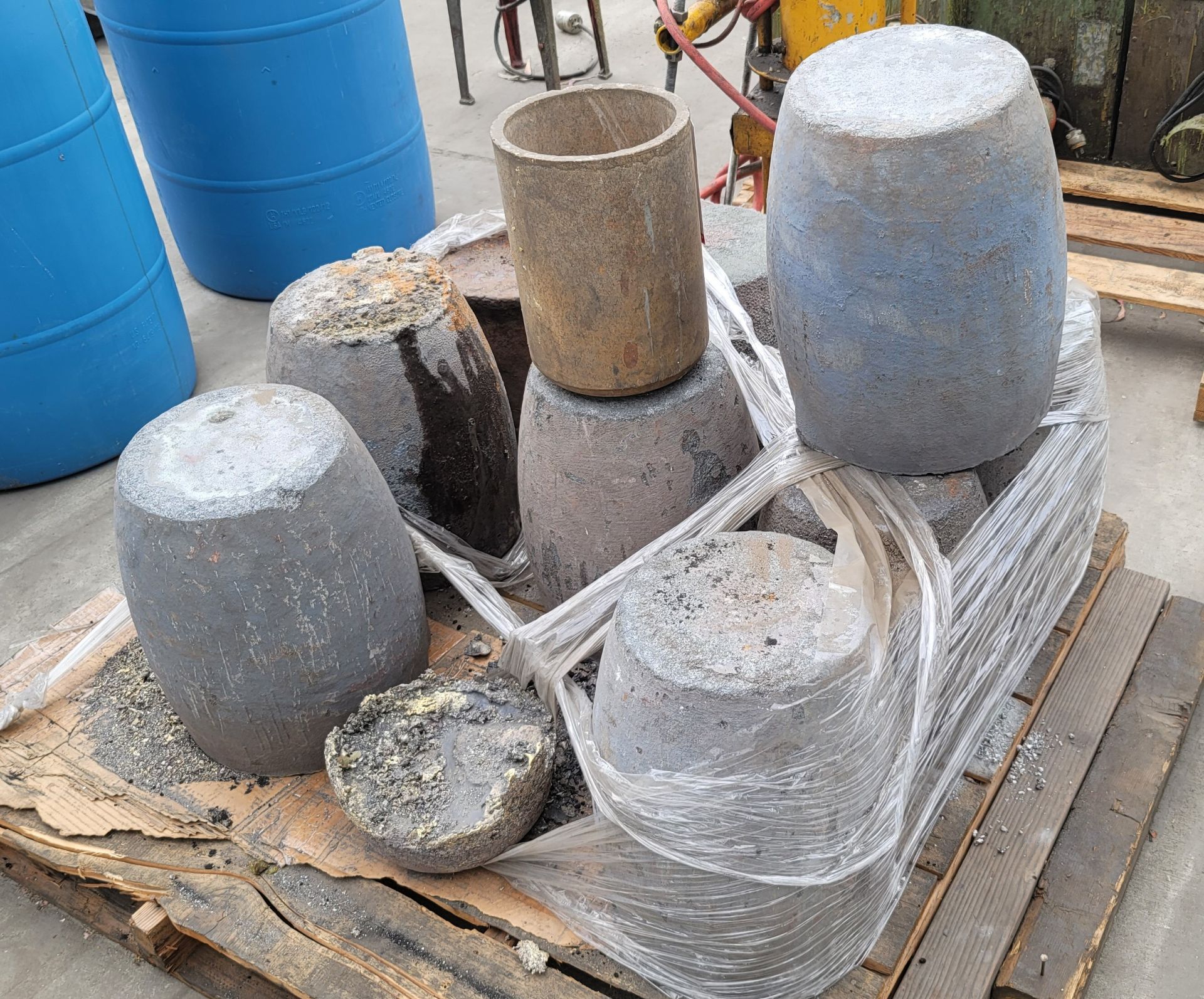 LOT - PALLET OF CRUCIBLES - Image 2 of 2