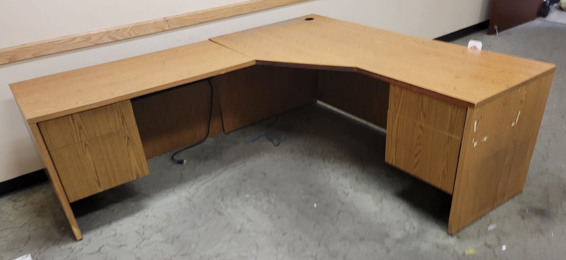 LOT - OFFICE FURNITURE: (2) L-SHAPED DESKS AND (1) 2-DRAWER LATERAL FILE CABINET - Image 2 of 3