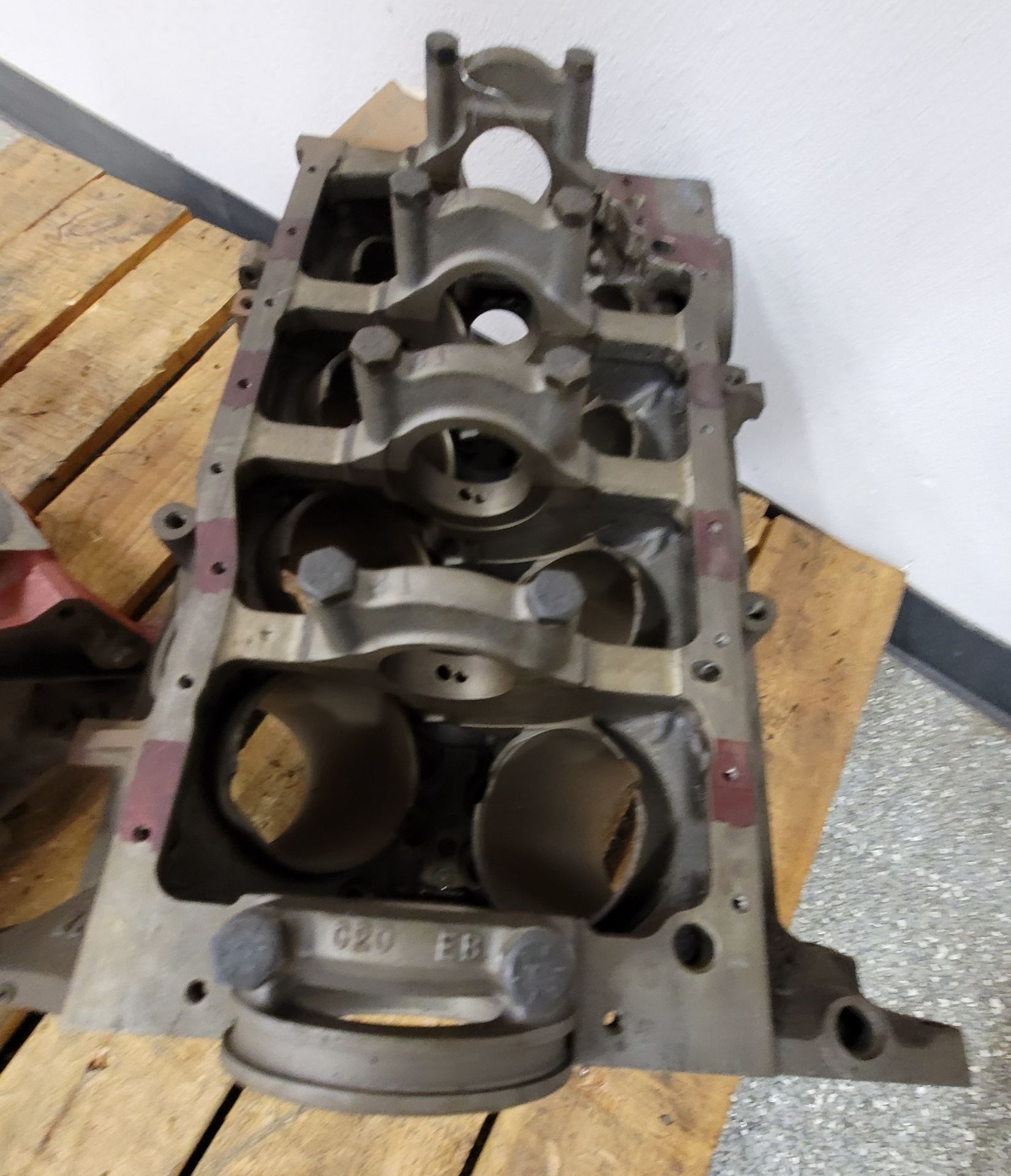 LOT - FORD 302 BLOCK AND GM BLOCK - Bild 3 aus 3