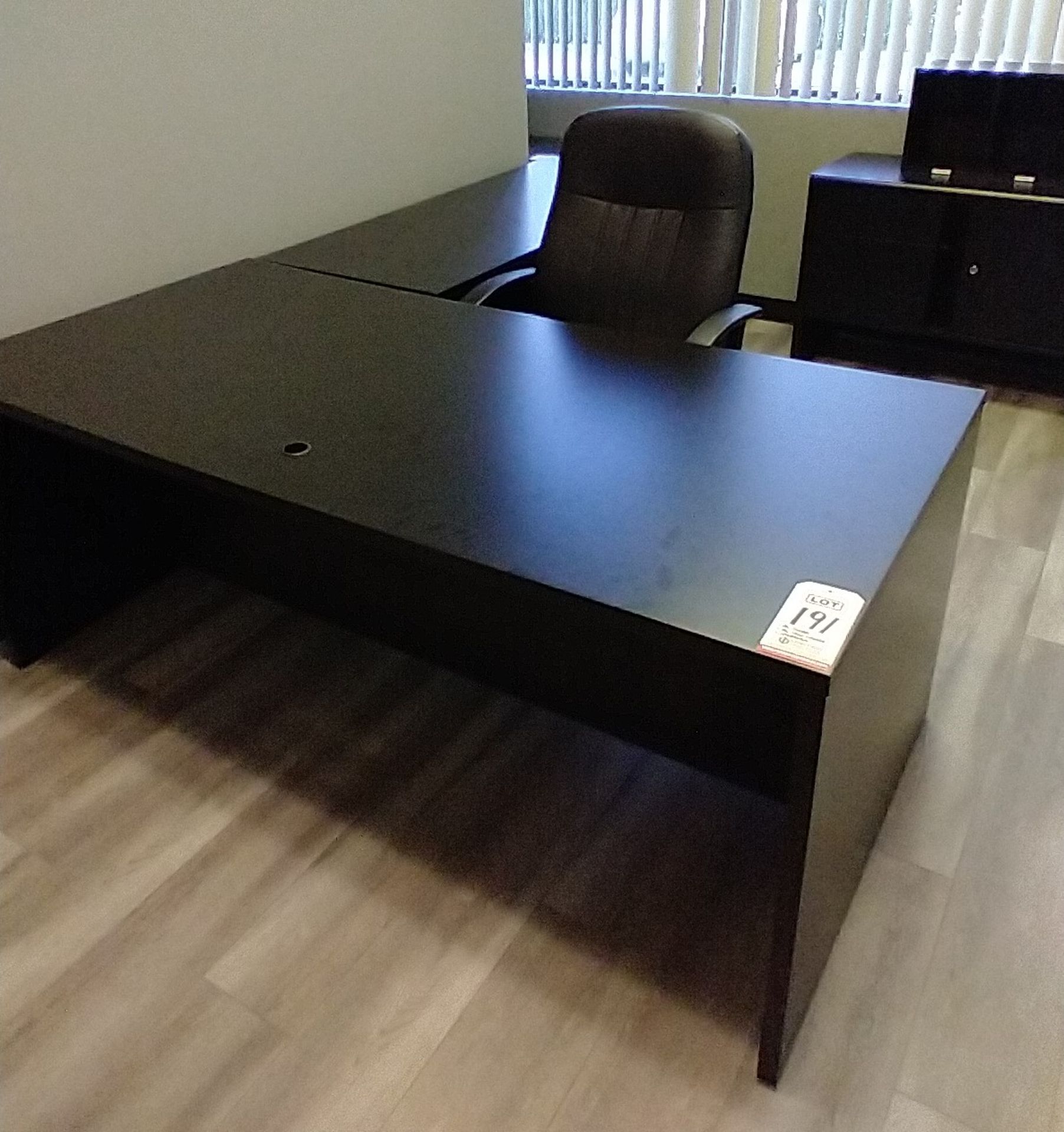 LOT - DESK, CREDENZA AND EXEC CHAIR (LOCATION: ORANGE, CA)