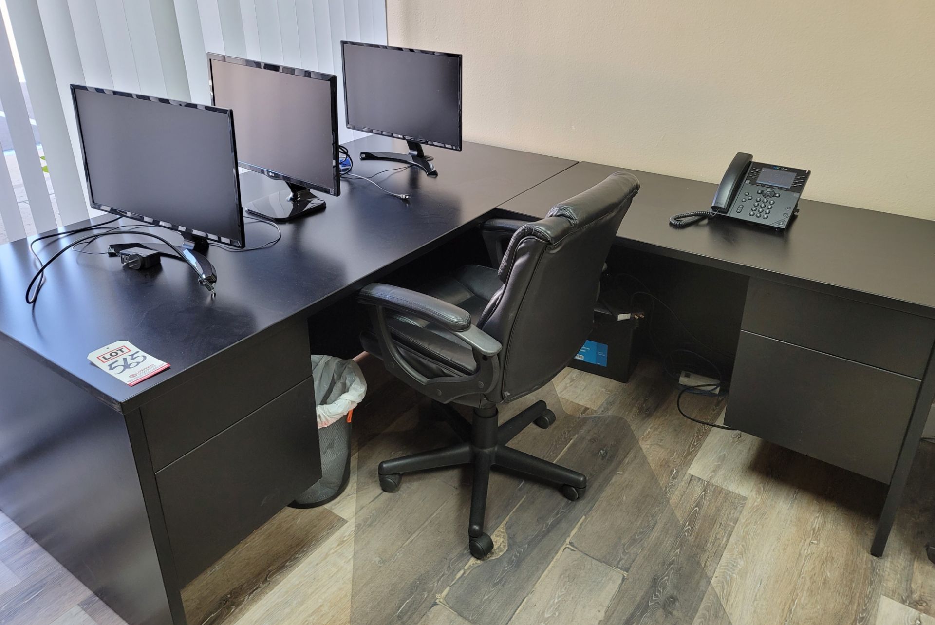 LOT - L-SHAPED DESK, W/ CHAIR, PHONE & MONITORS NOT INCLUDED (LOCATION: SAN DIEGO, CA)