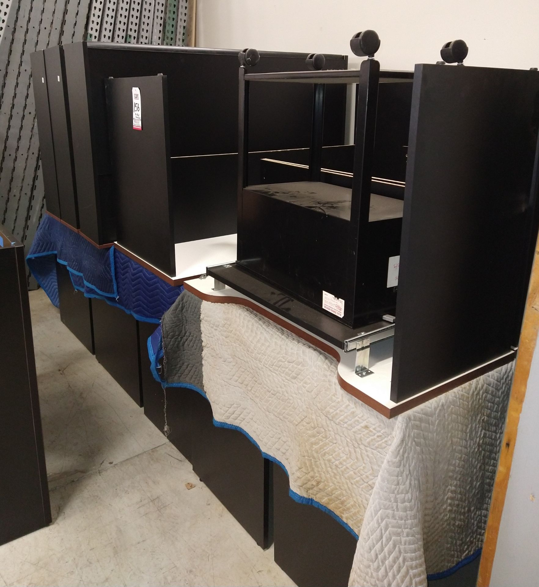 LOT - BLACK DESKS ON FLOOR (LOCATION: ORANGE, CA)