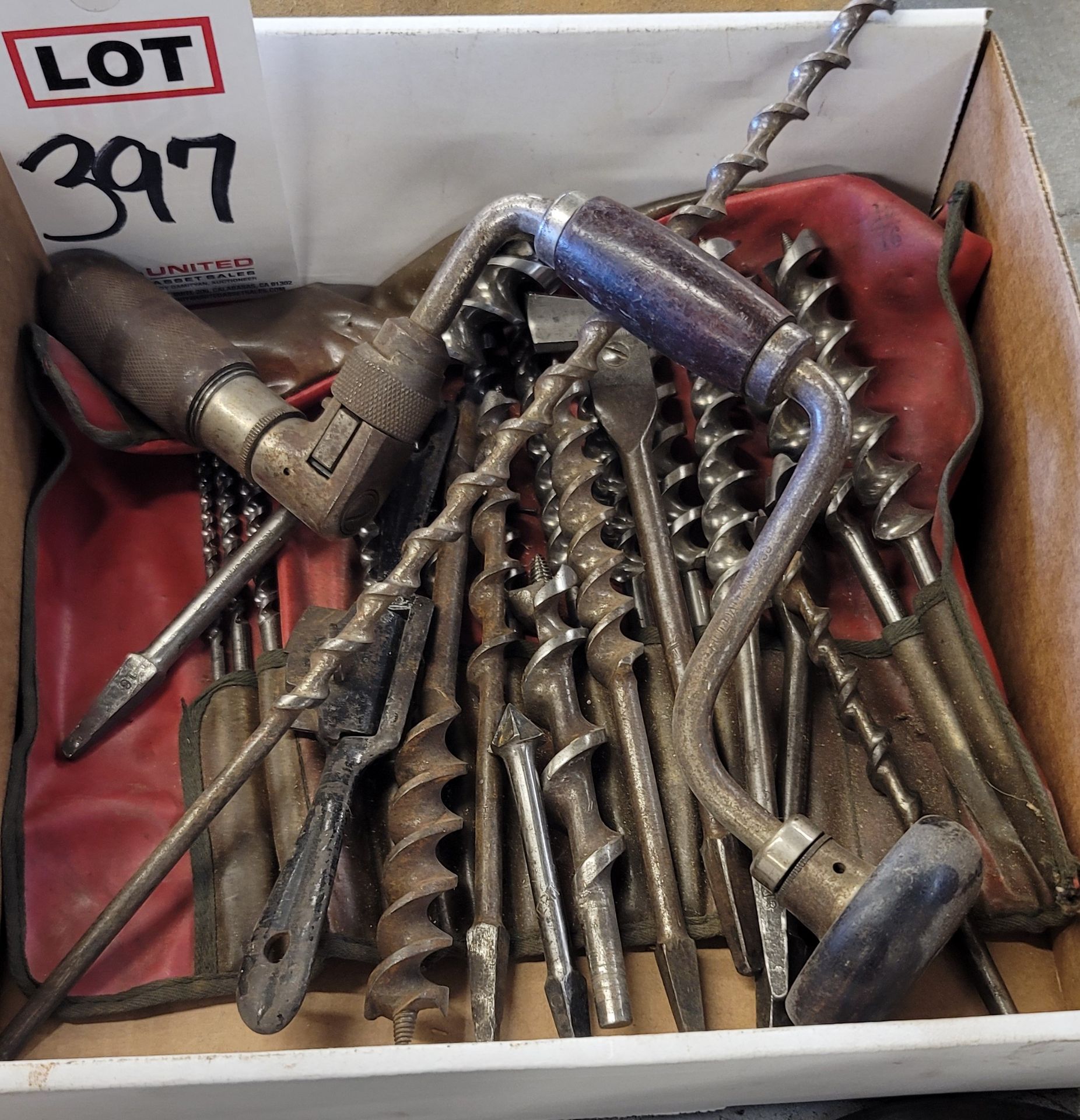 LOT - BRACE, W/ AUGER BITS