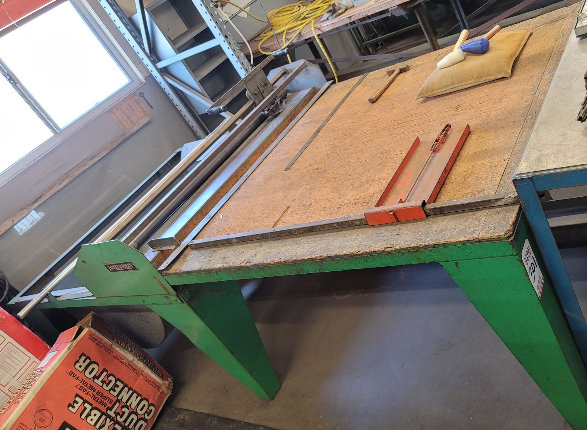 LOCKFORMER INSULATION CUTTING TABLE, 10' X 61", S/N IC-704 - Image 4 of 6