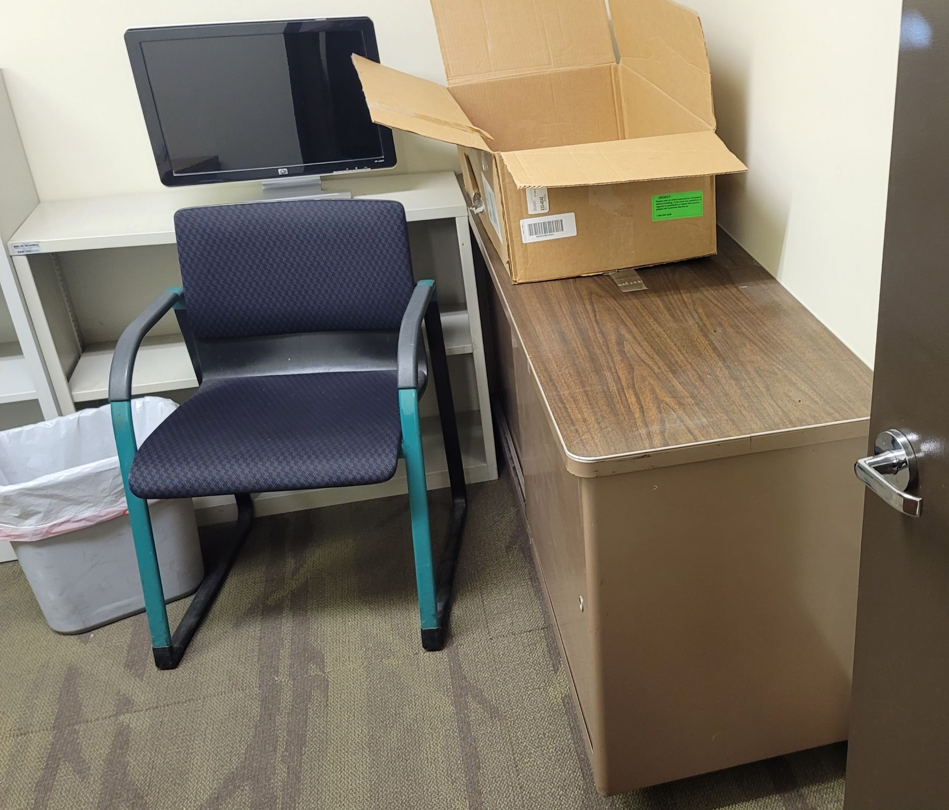 LOT - CONTENTS OF ALL FURNITURE IN OFFICE, ONE ROOM ONLY - Image 4 of 4