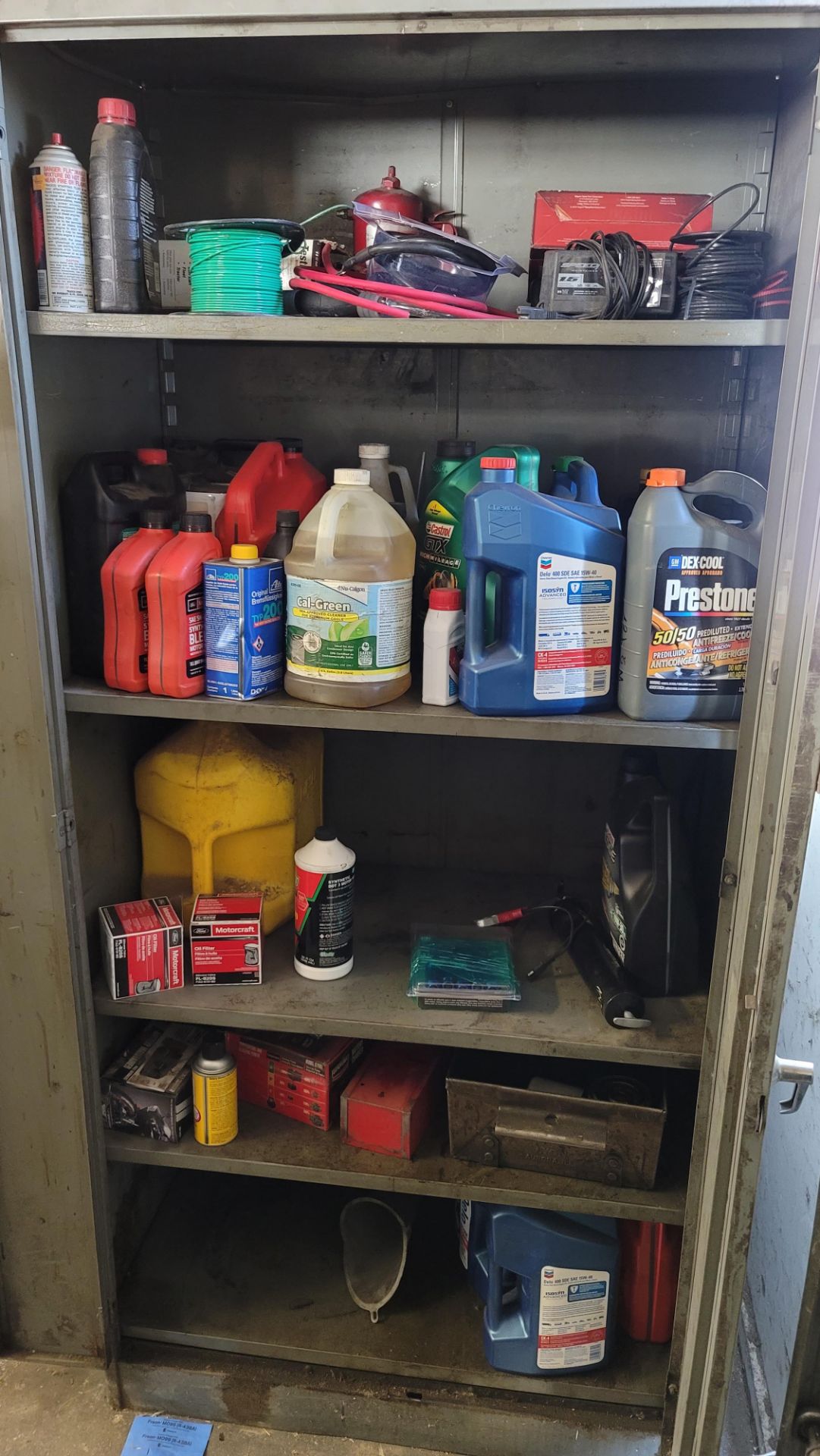 2-DOOR STORAGE CABINET, W/ CONTENTS: AUTOMOTIVE CARE PRODUCTS - Image 2 of 2