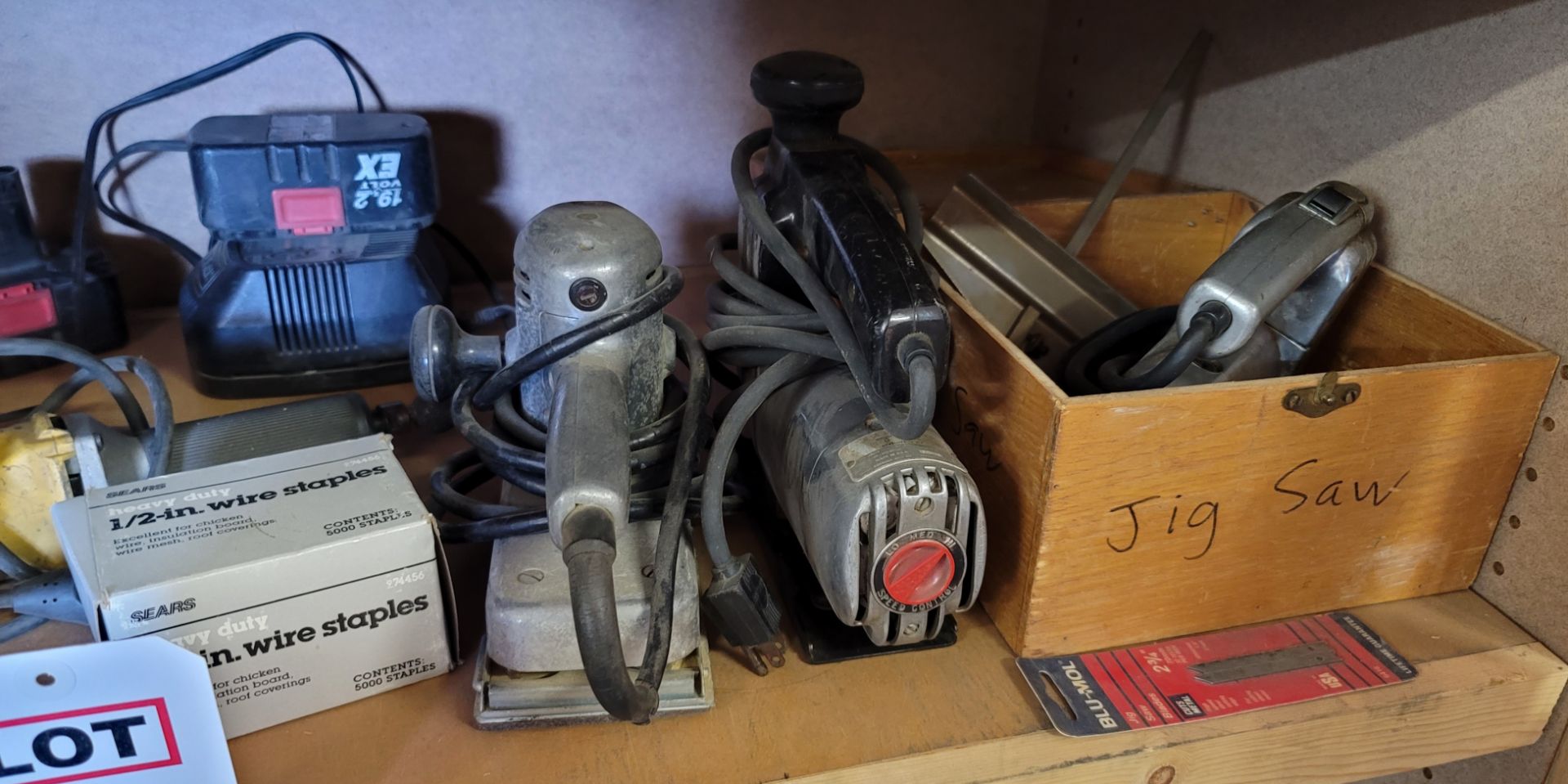 LOT - ASSORTED CORDED AND BATTERY OPERATED POWER TOOLS: TOO MUCH TO LIST, SEE PHOTOS - Image 3 of 3