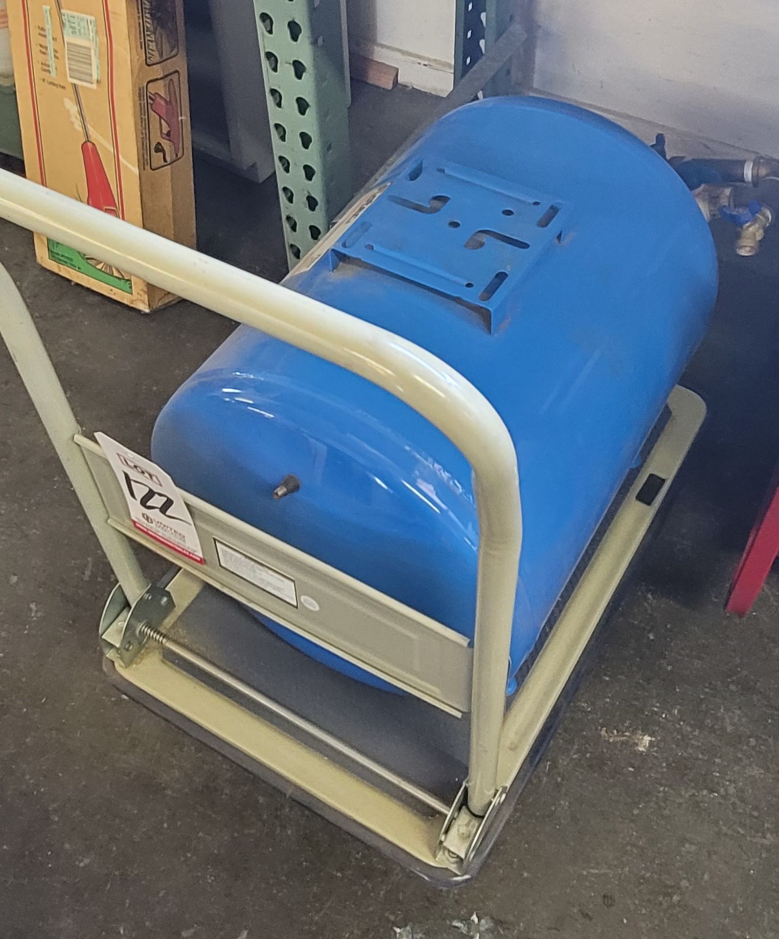 FLOTEC 42-GALLON PRESSURE TANK MOUNTED TO DOLLY, MODEL FP7110TH-09