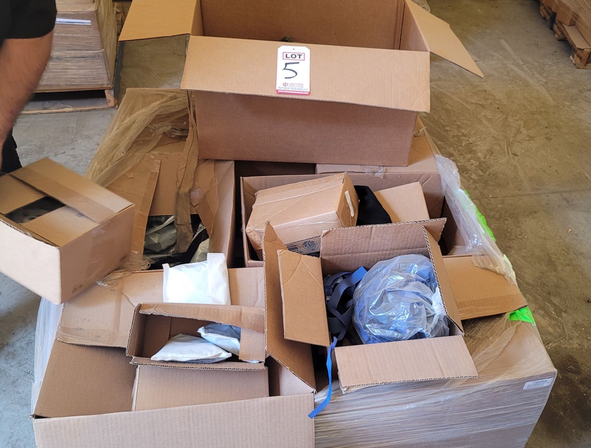 LOT - PALLET OF MISC SAFETY GEAR: SILVER LEGGINGS, SAFETY GLASSES, FACE SHIELDS, ARM SLEEVES,