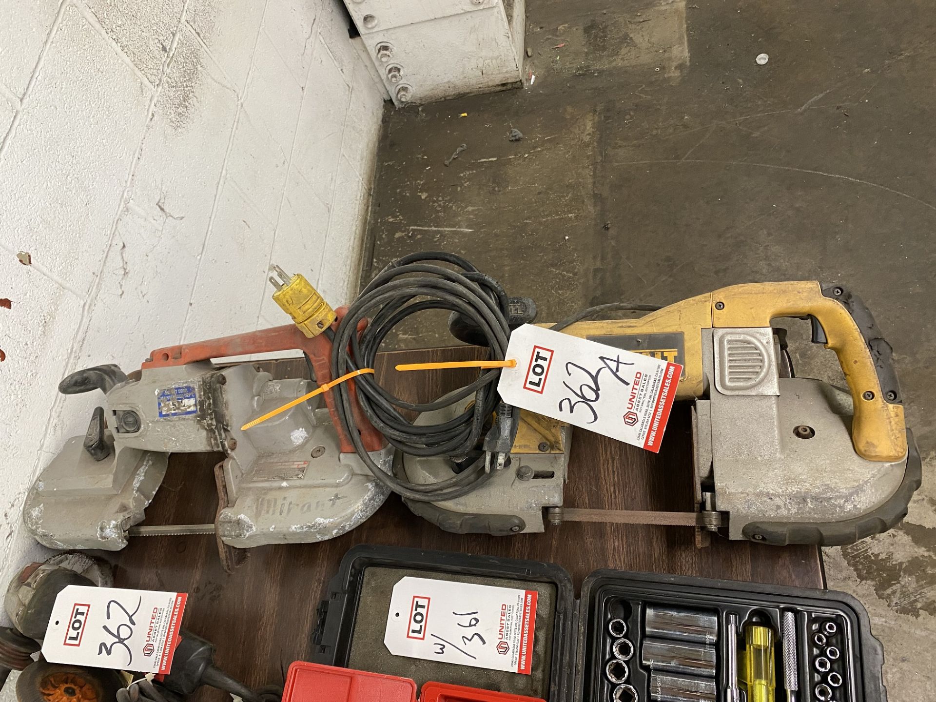 LOT - (1) DEWALT BANDSAW AND (1) MILWAUKEE BANDSAW (LOCATION: ES)