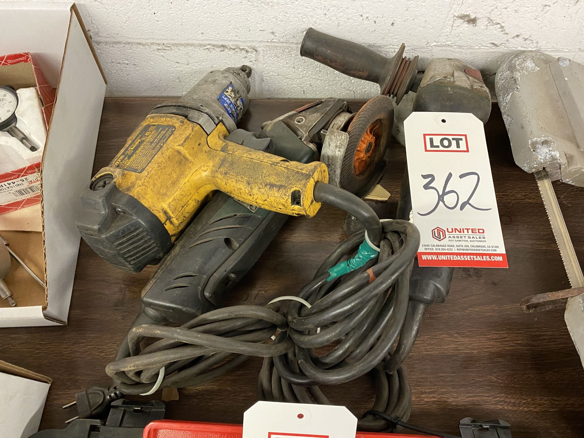 LOT - ASSORTED ELECTRIC POWER TOOLS (LOCATION: ES)