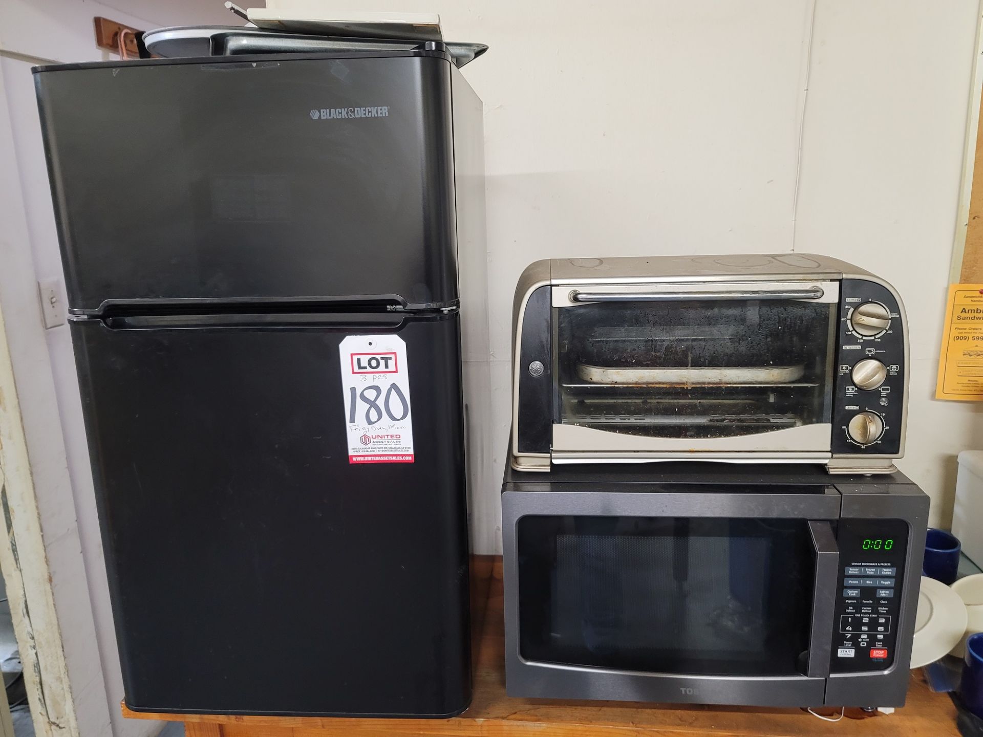 LOT - BLACK & DECKER MINI FRIDGE/FREEZER, TOSHIBA MICROWAVE AND GE TOASTER OVEN