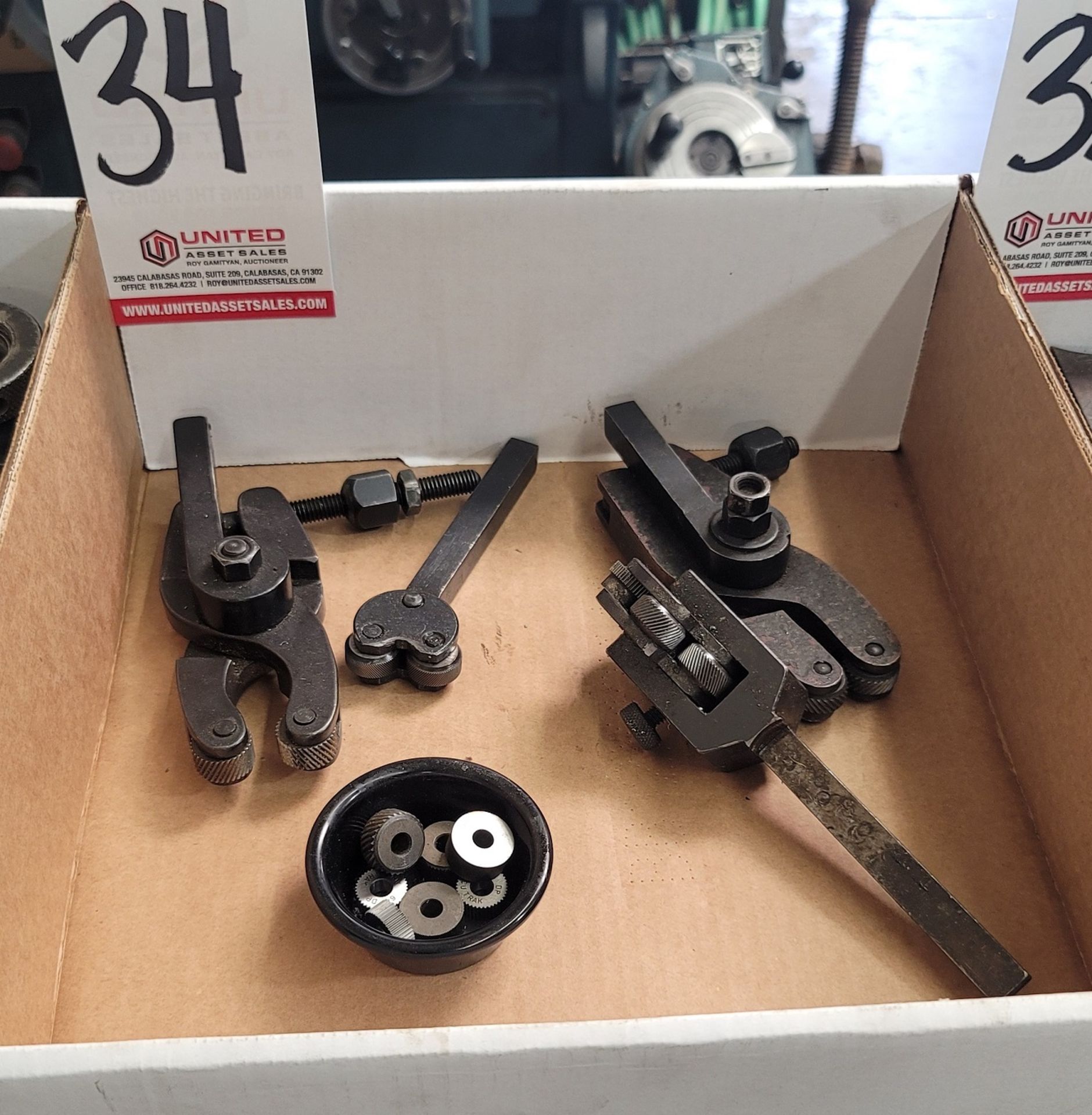 LOT - KNURLING WHEEL TOOL HOLDERS